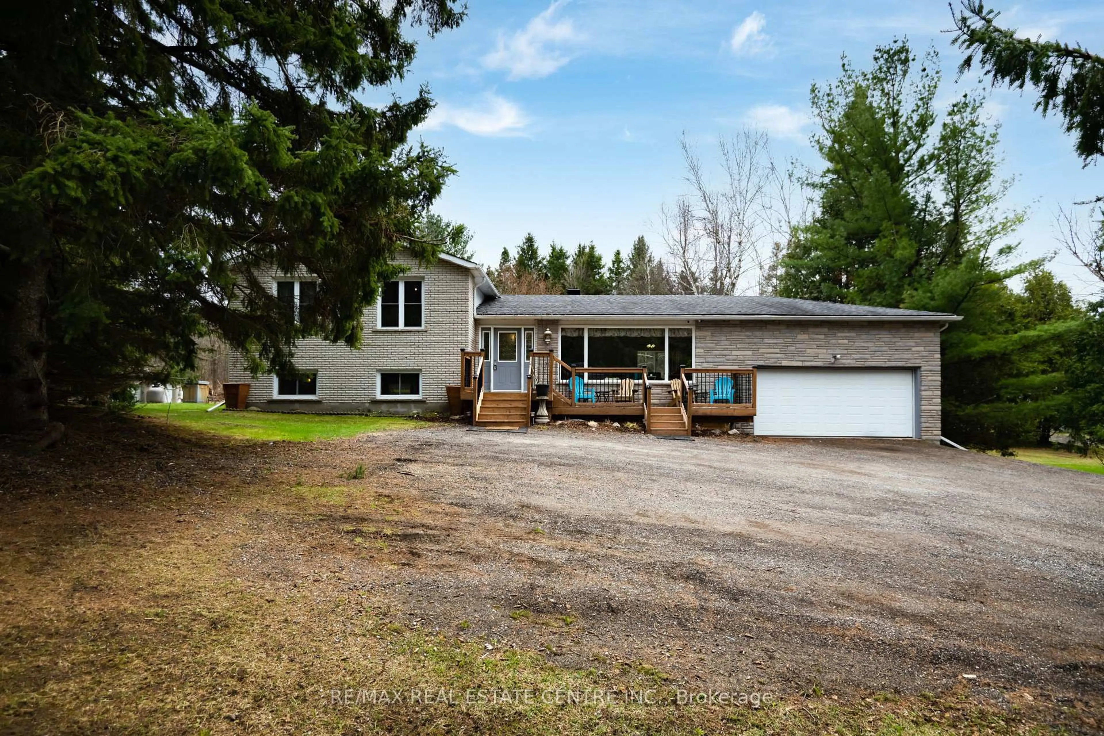 A pic from outside/outdoor area/front of a property/back of a property/a pic from drone, street for 506086 Highway 89 Highway, Mono Ontario L9V 1H7