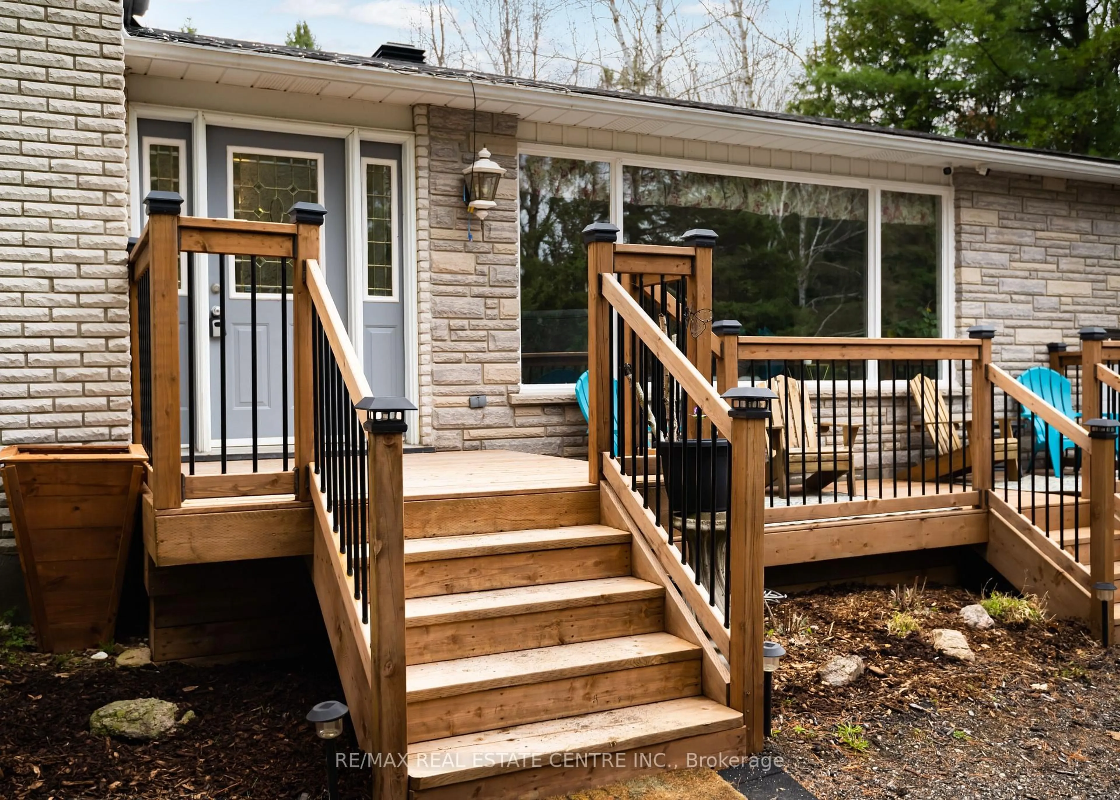 Home with vinyl exterior material, street for 506086 Highway 89 Highway, Mono Ontario L9V 1H7