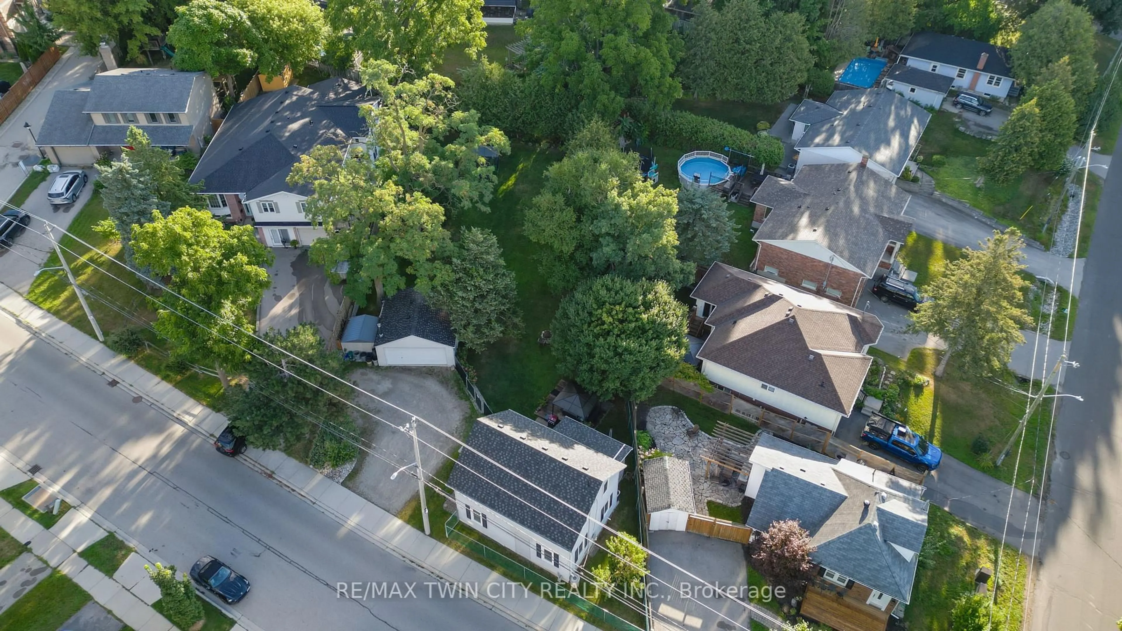A pic from outside/outdoor area/front of a property/back of a property/a pic from drone, unknown for 64 Woolwich St, Kitchener Ontario N2K 1S3