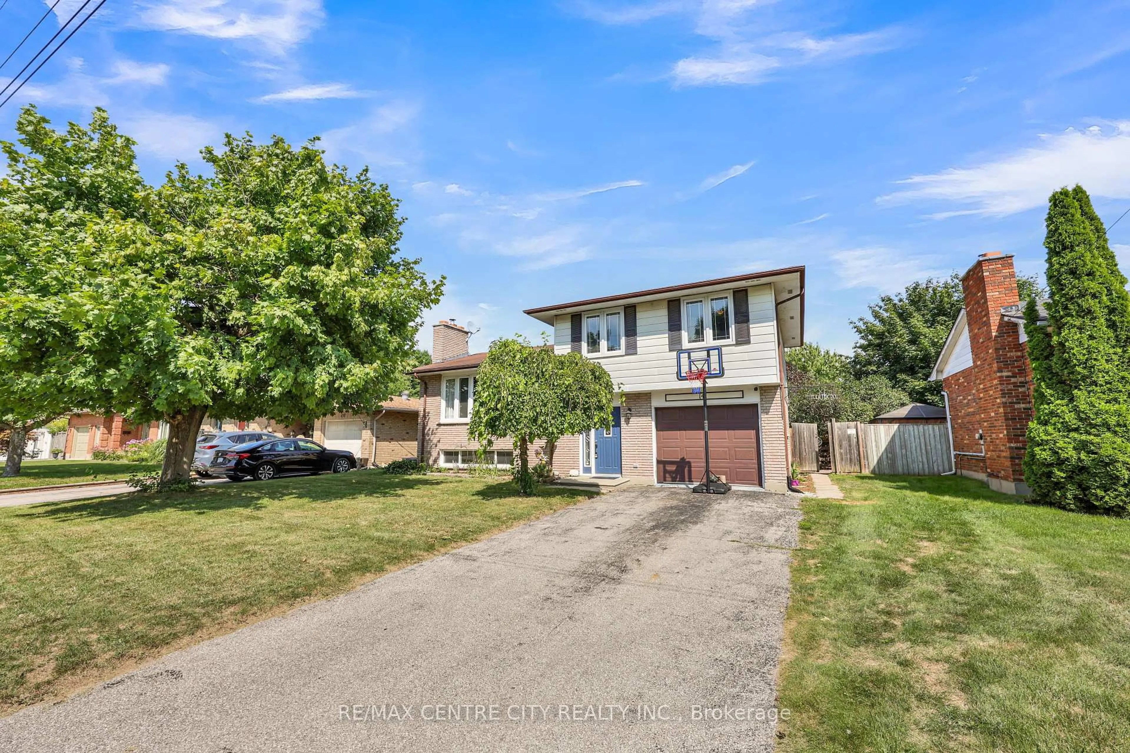 A pic from outside/outdoor area/front of a property/back of a property/a pic from drone, street for 141 St Andrew St, Aylmer Ontario N5H 2N2