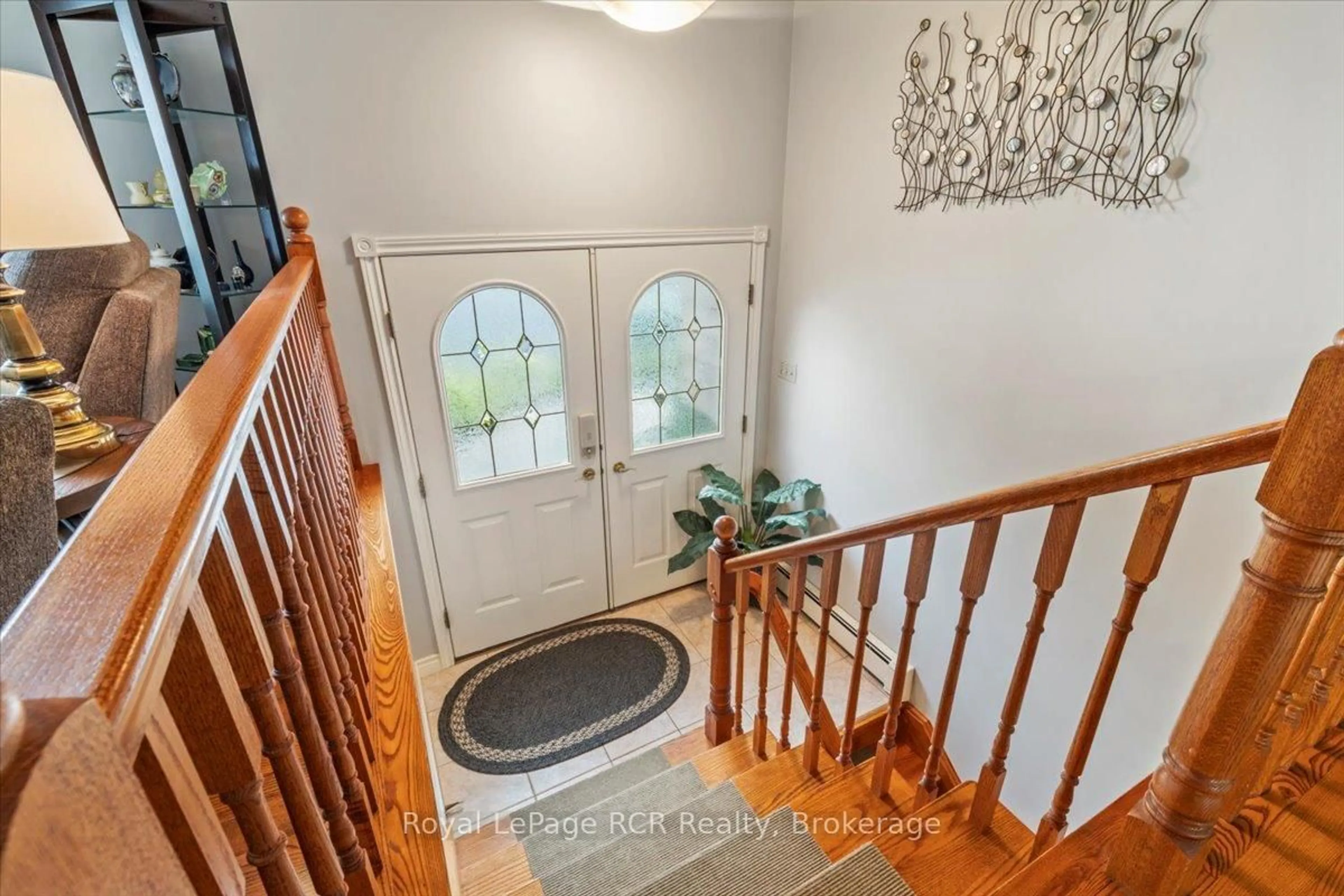 Indoor entryway for 598 19th Ave, Hanover Ontario N4N 3E9