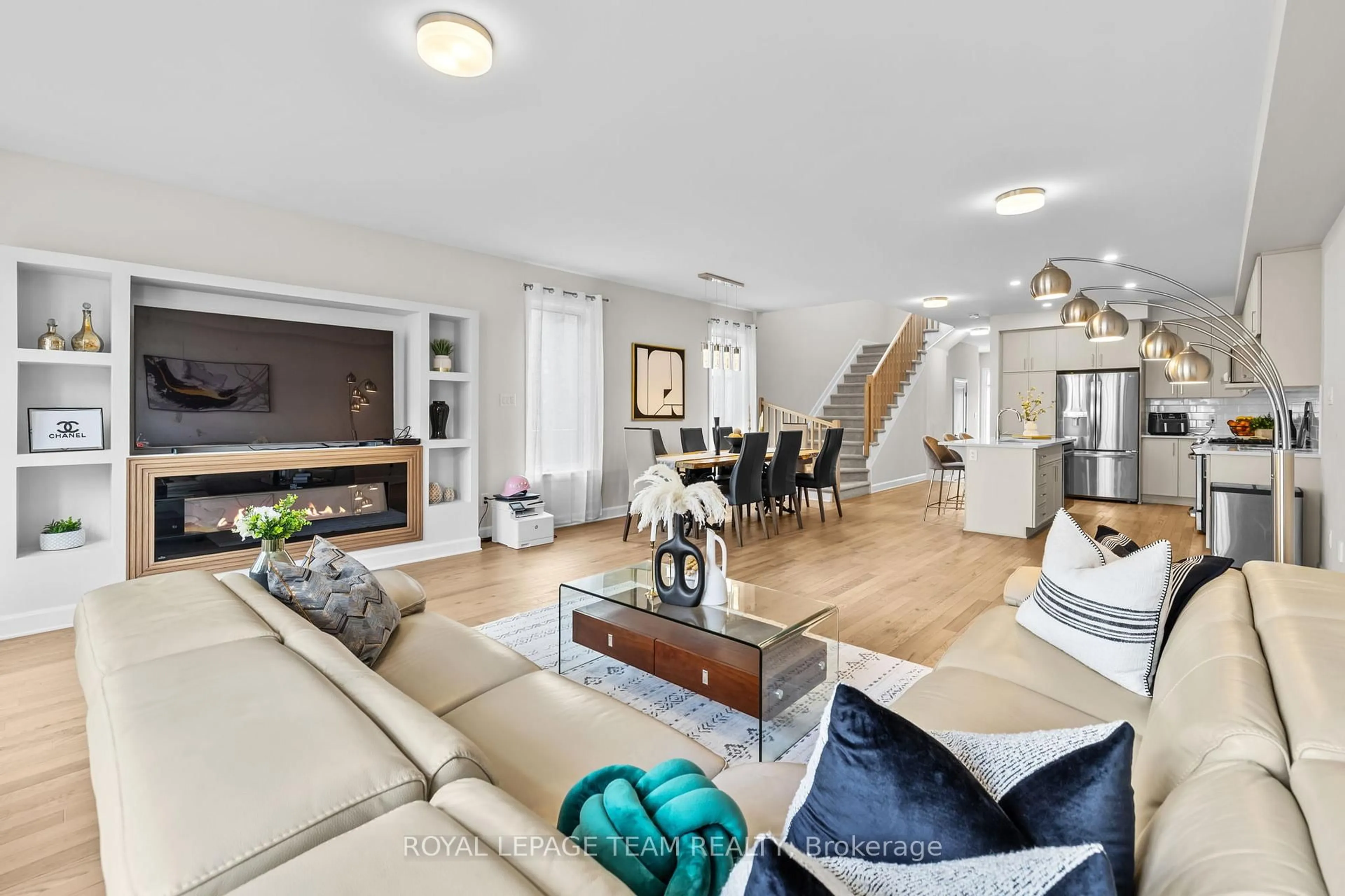 Living room with furniture, unknown for 908 Clarkia St, Ottawa Ontario K1T 0X9