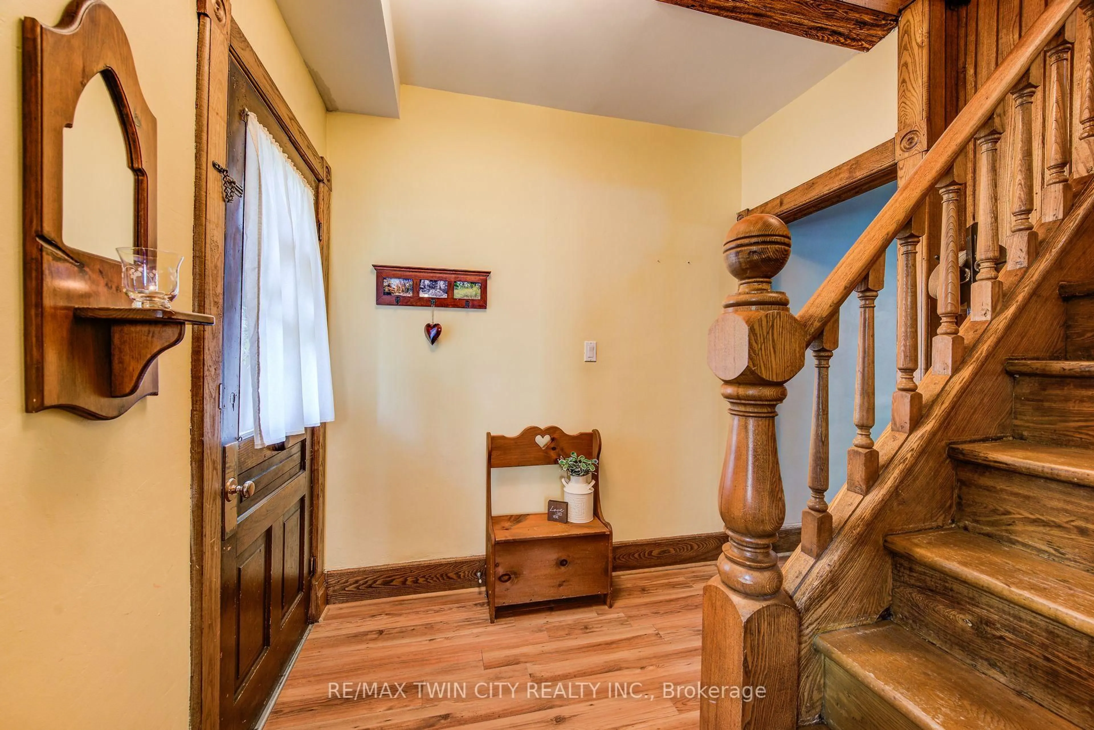 Indoor foyer for 16 Duke St, Woolwich Ontario N3B 2W7