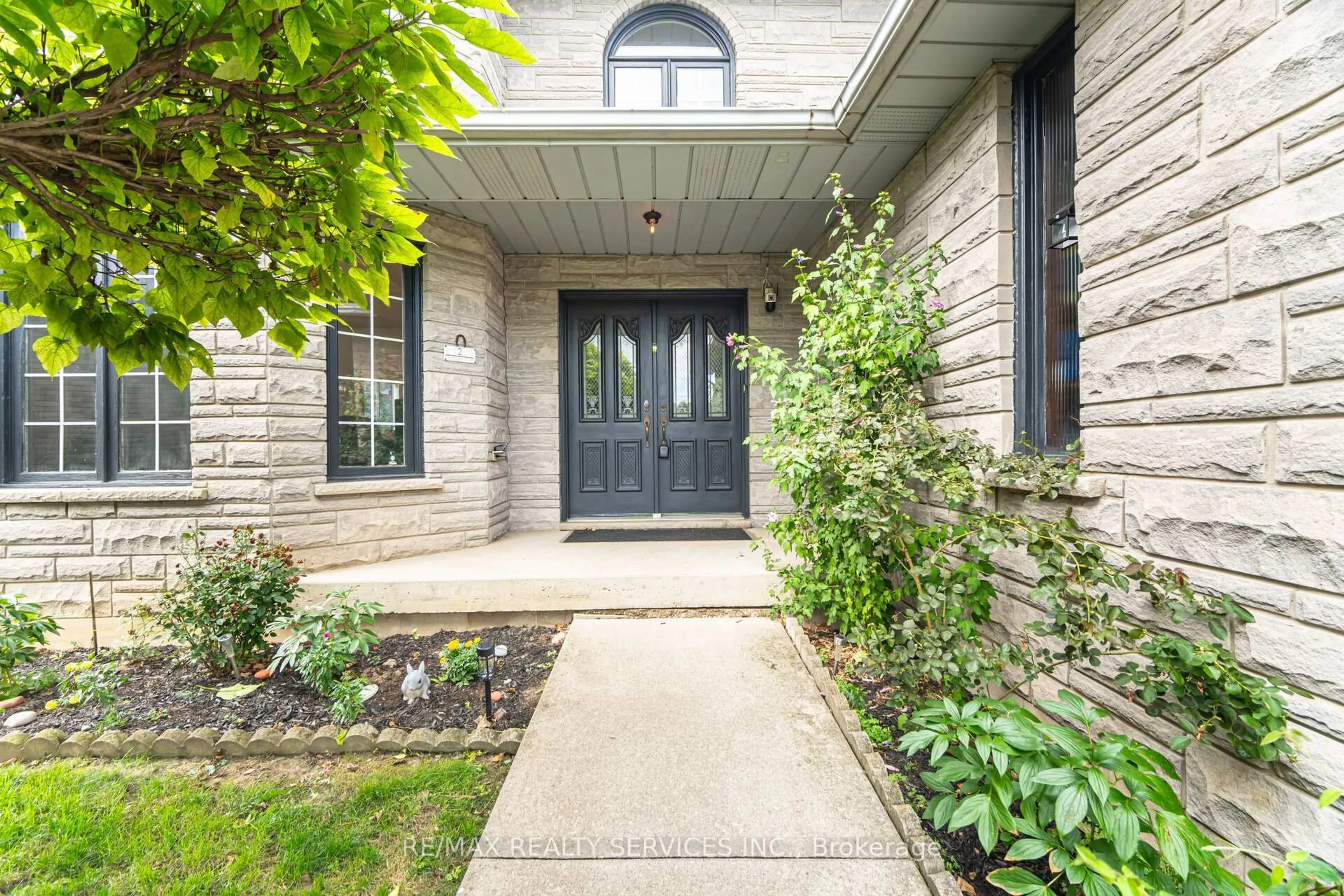 Unknown for 2 Morningstar Crt, Hamilton Ontario L8W 3E1