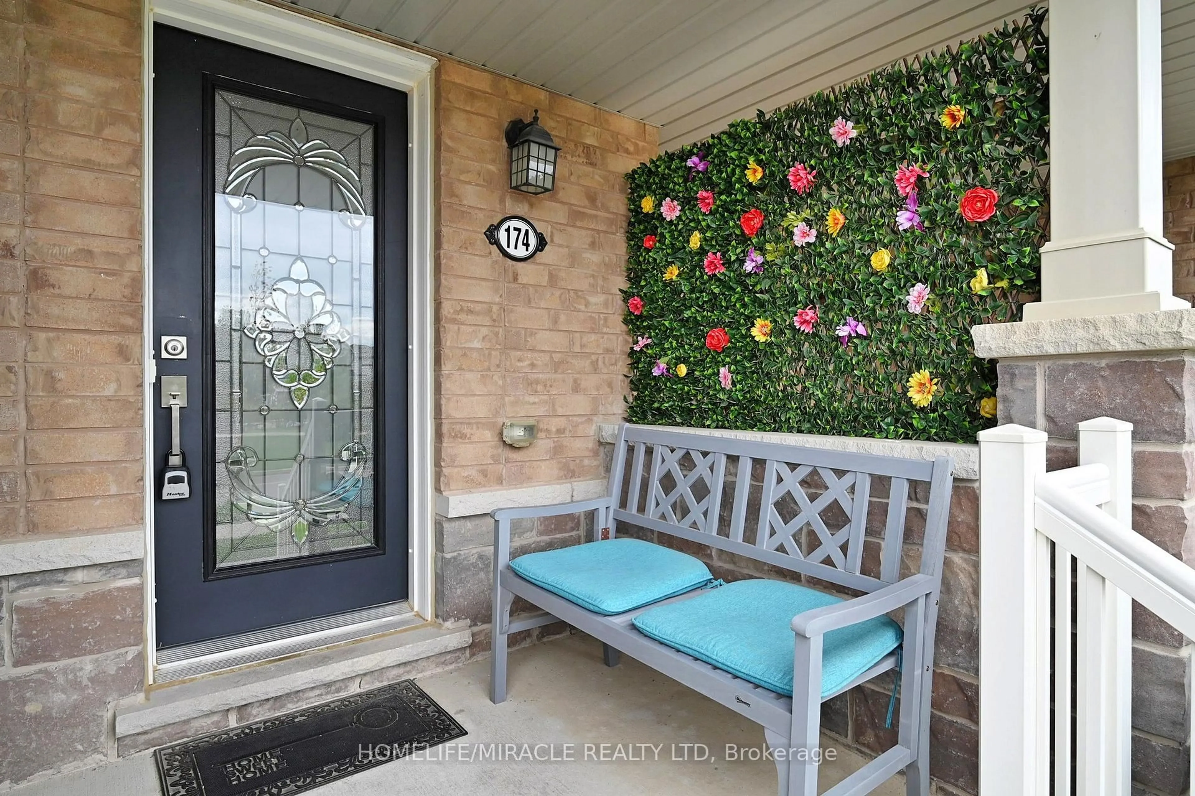 Indoor entryway for 174 MacLachlan Ave, Haldimand Ontario N3W 0E1