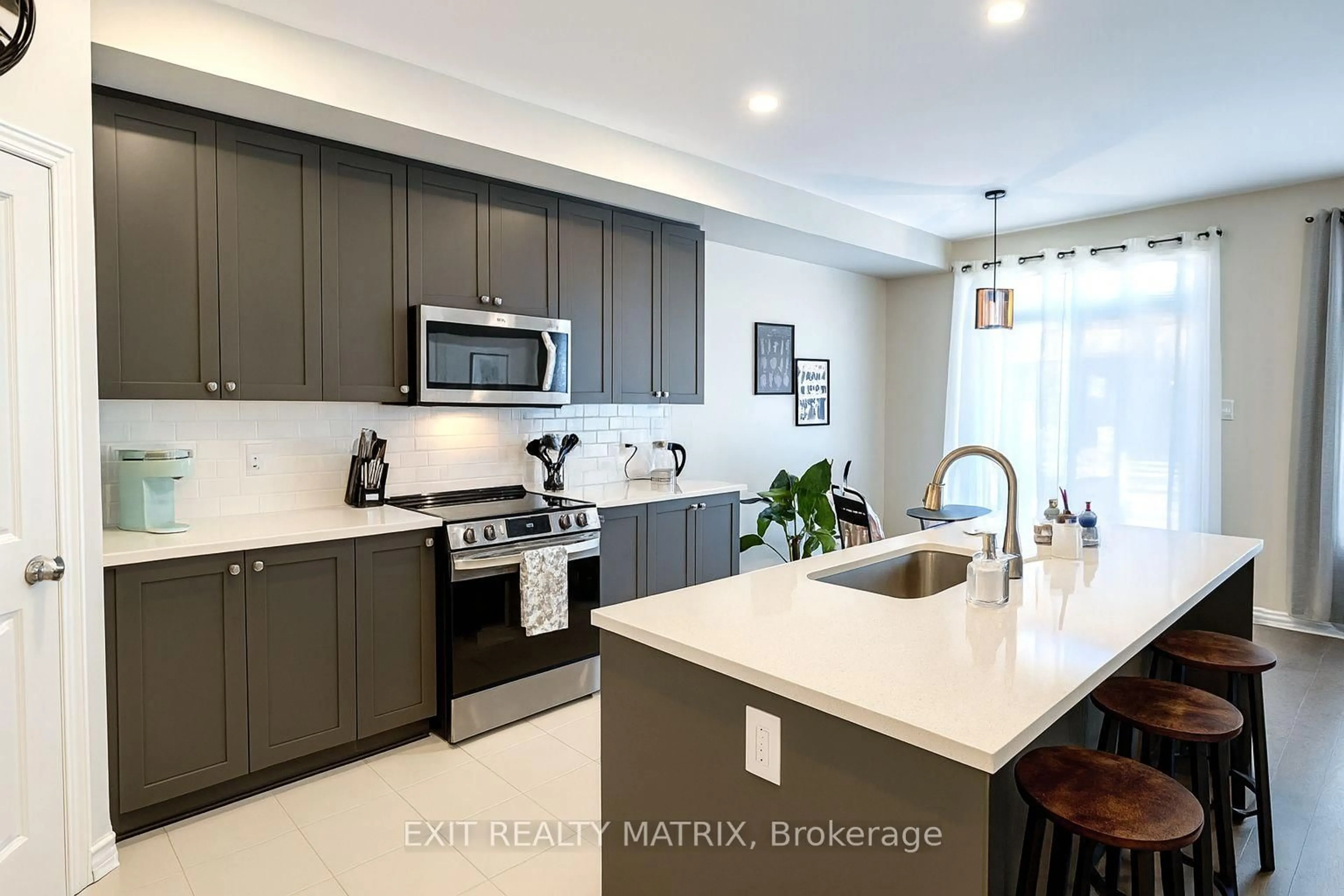 Open concept kitchen, ceramic/tile floor for 739 NAMUR St, Russell Ontario K0A 1W0