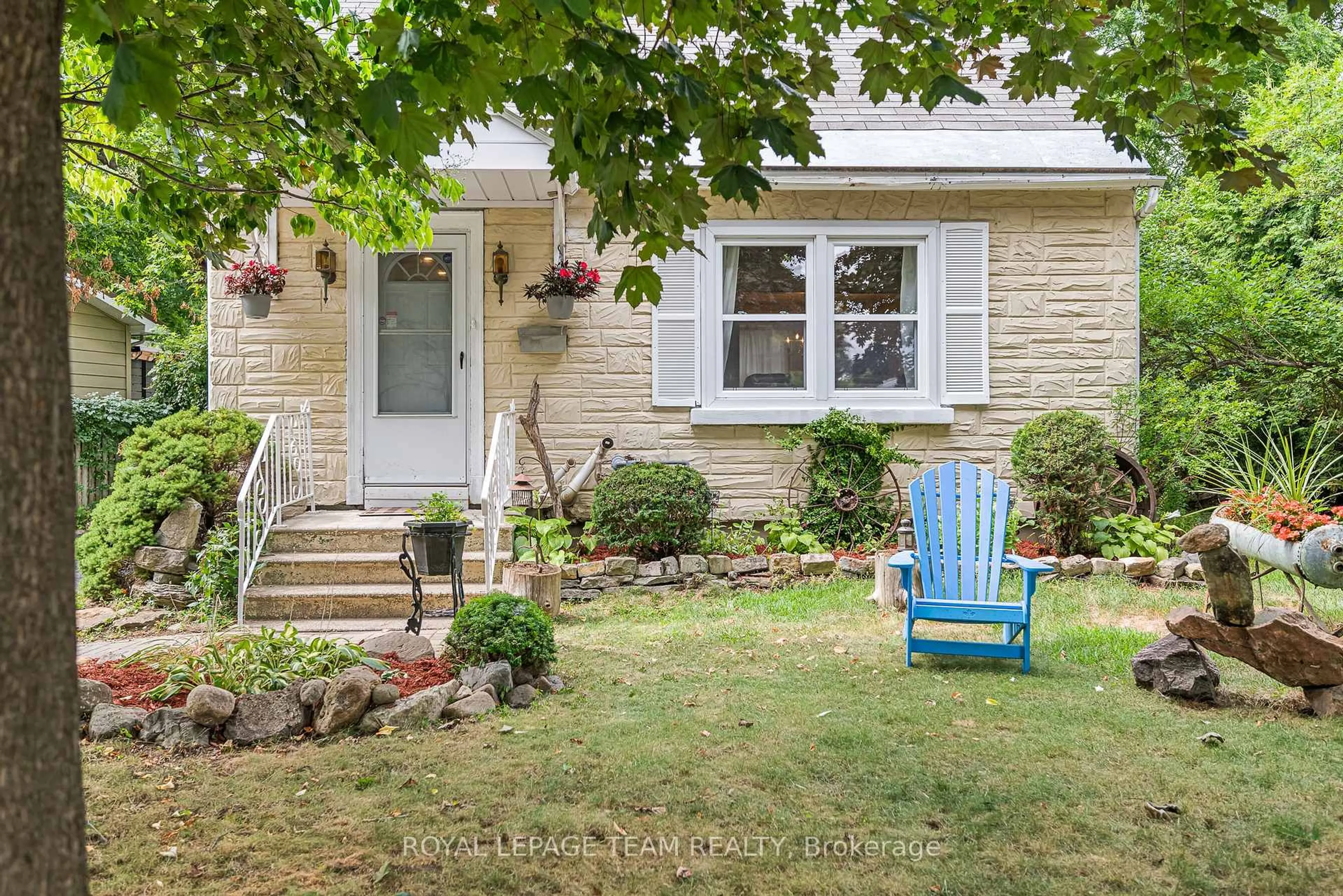 Unknown for 158 Anna Ave, Ottawa Ontario K1Z 7V2