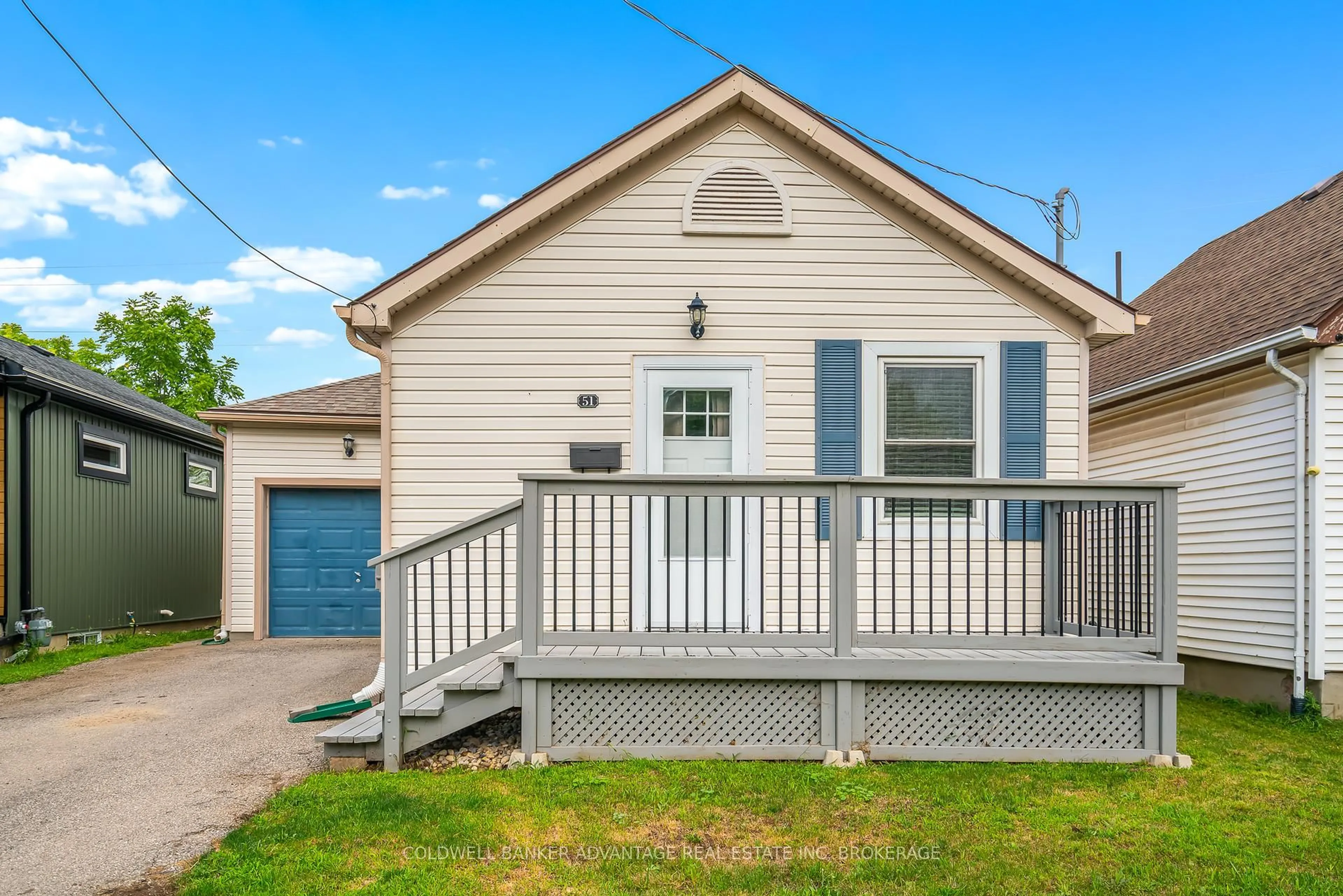 Home with vinyl exterior material, street for 51 Rosedale Ave, St. Catharines Ontario L2P 1Y6
