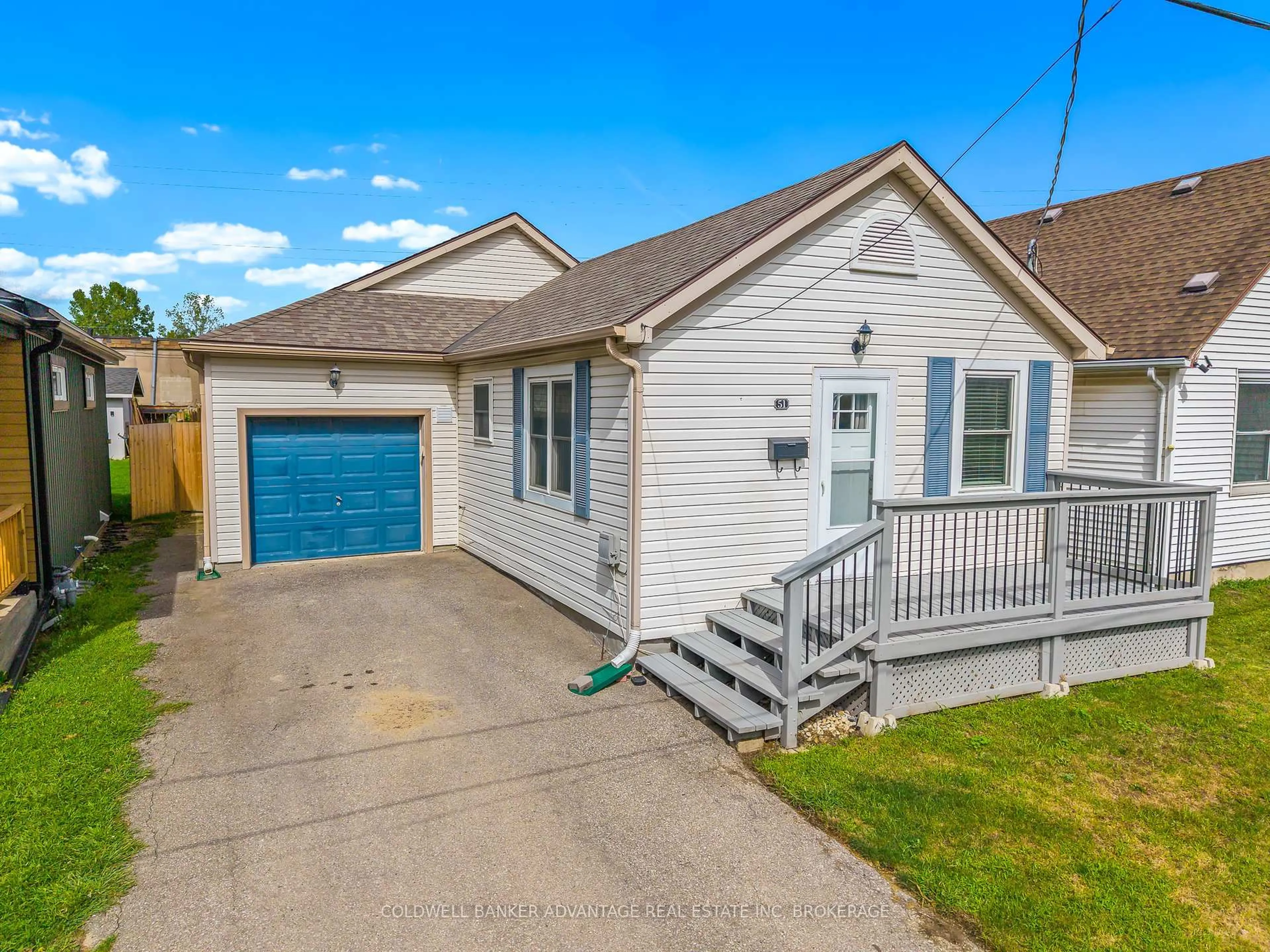 Home with vinyl exterior material, street for 51 Rosedale Ave, St. Catharines Ontario L2P 1Y6