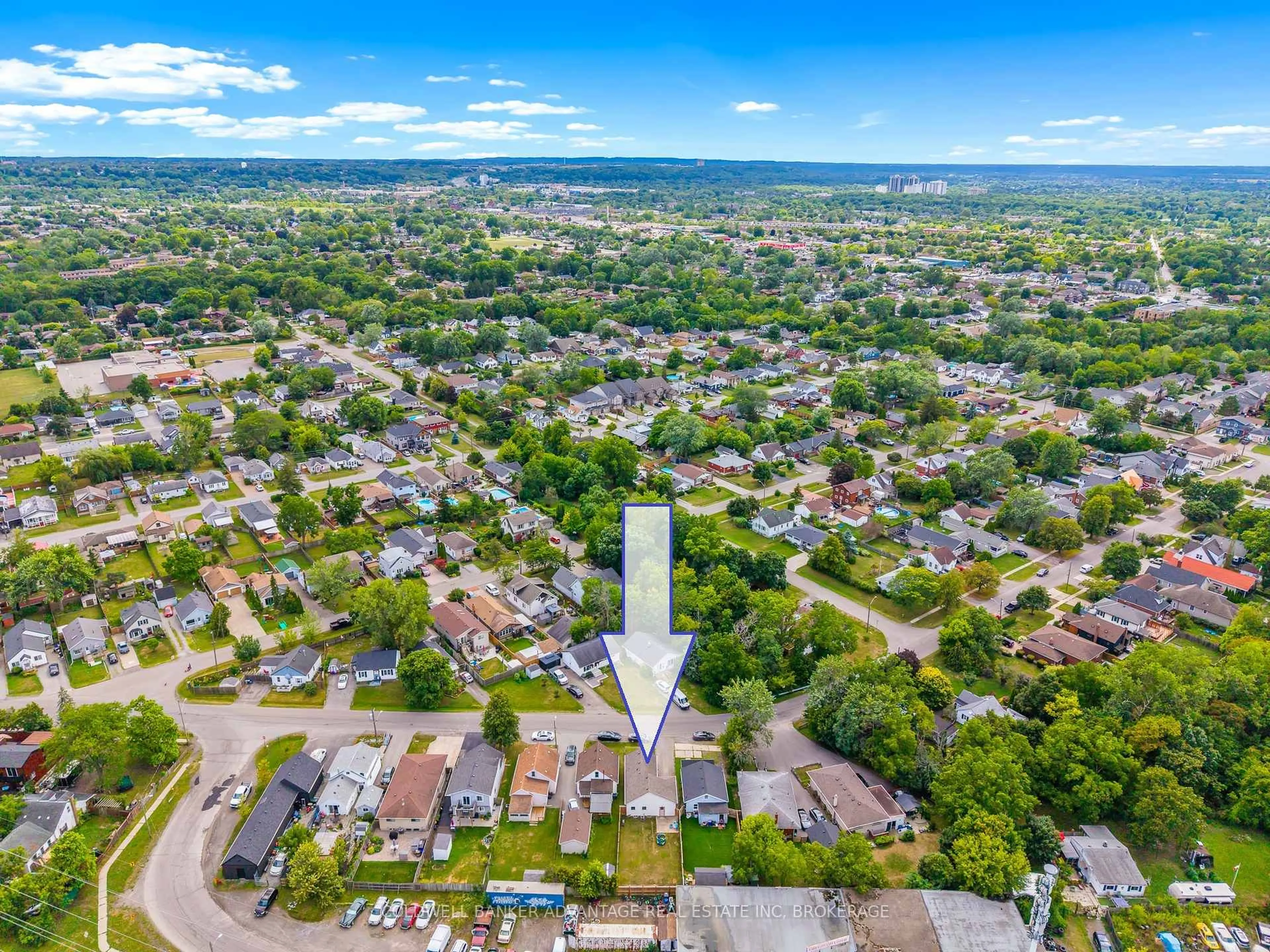 A pic from outside/outdoor area/front of a property/back of a property/a pic from drone, unknown for 51 Rosedale Ave, St. Catharines Ontario L2P 1Y6