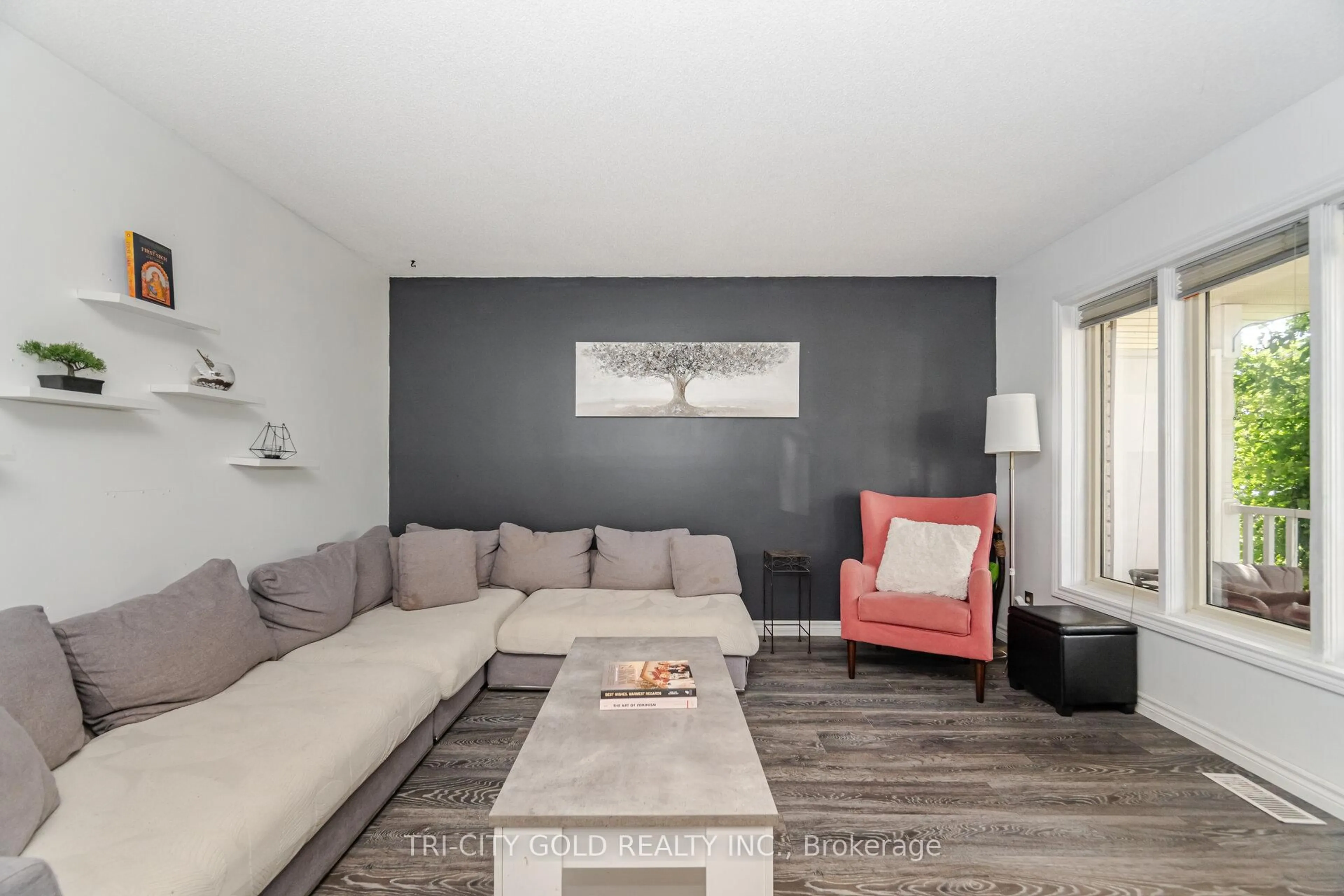 Living room with furniture, unknown for 20 Rauch Crt, Kitchener Ontario N2N 3C7
