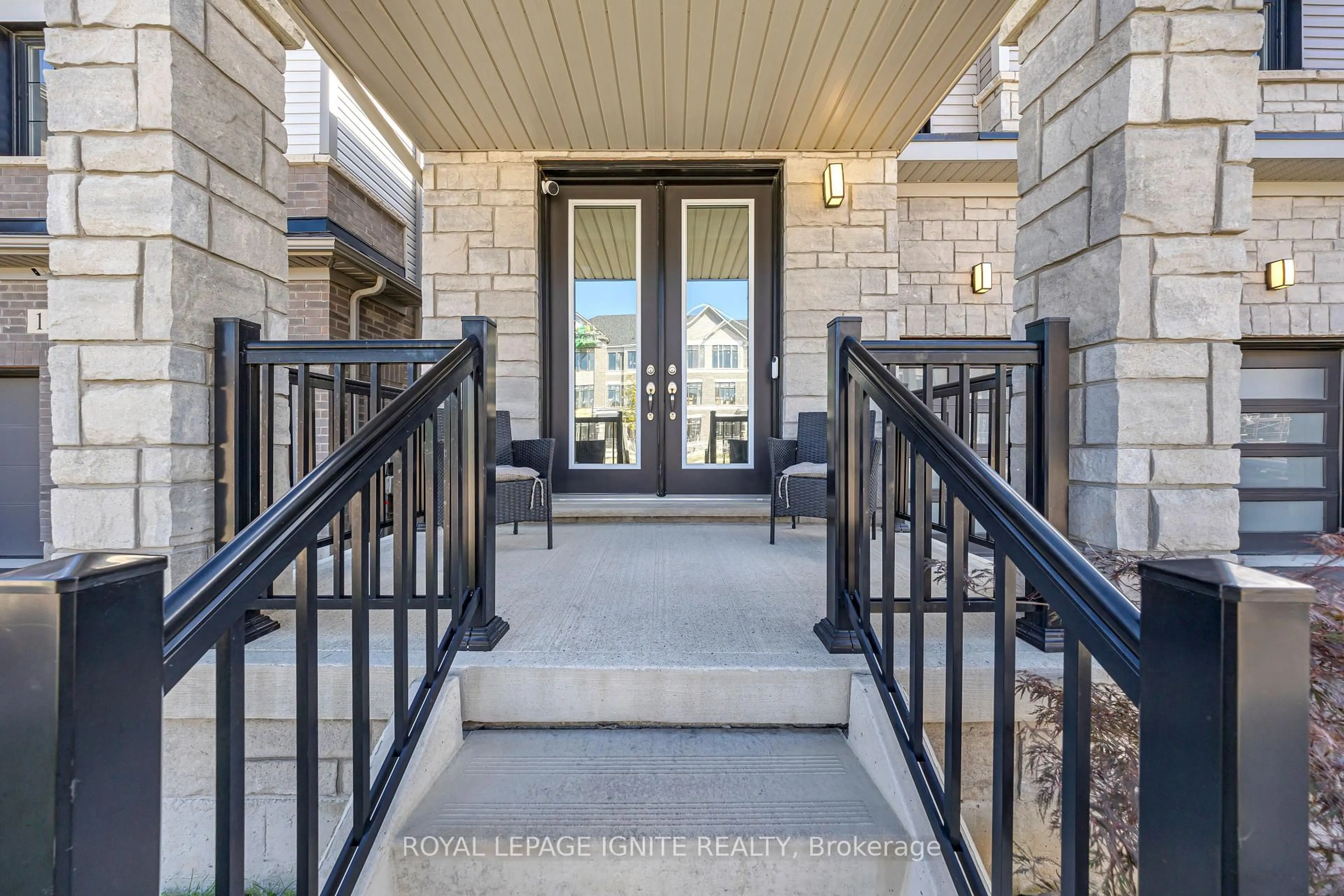 Indoor entryway for 163 Spitfire Dr, Hamilton Ontario L0R 1W0