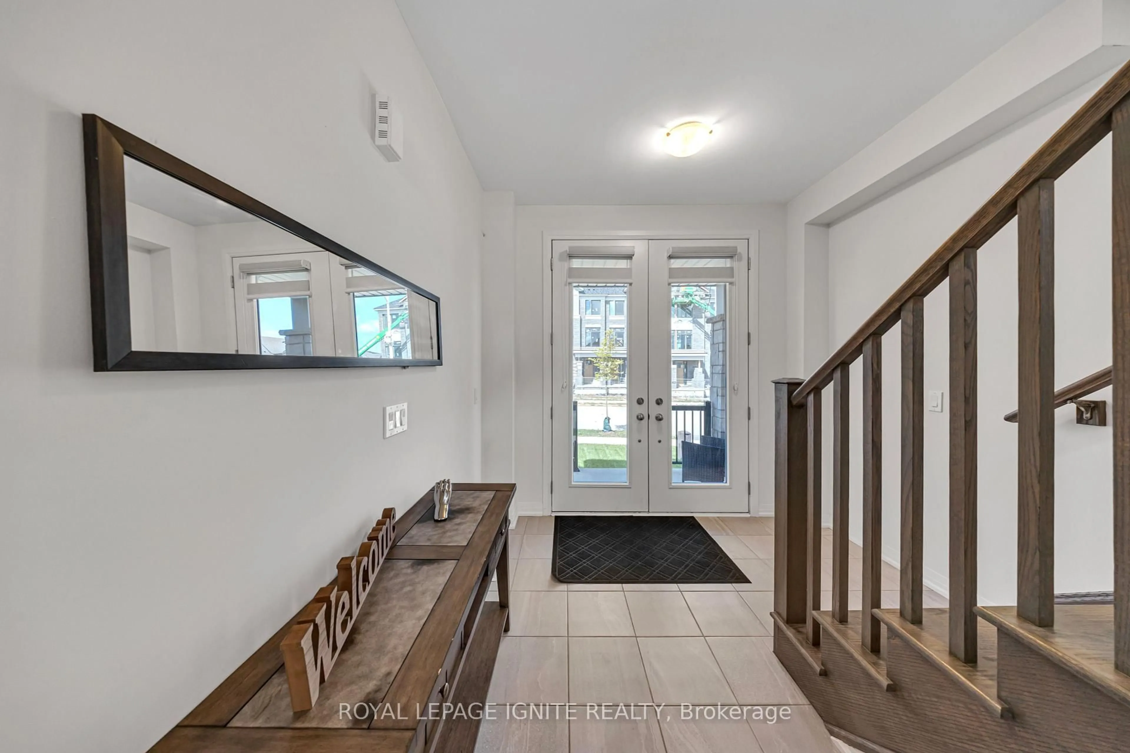 Indoor entryway for 163 Spitfire Dr, Hamilton Ontario L0R 1W0