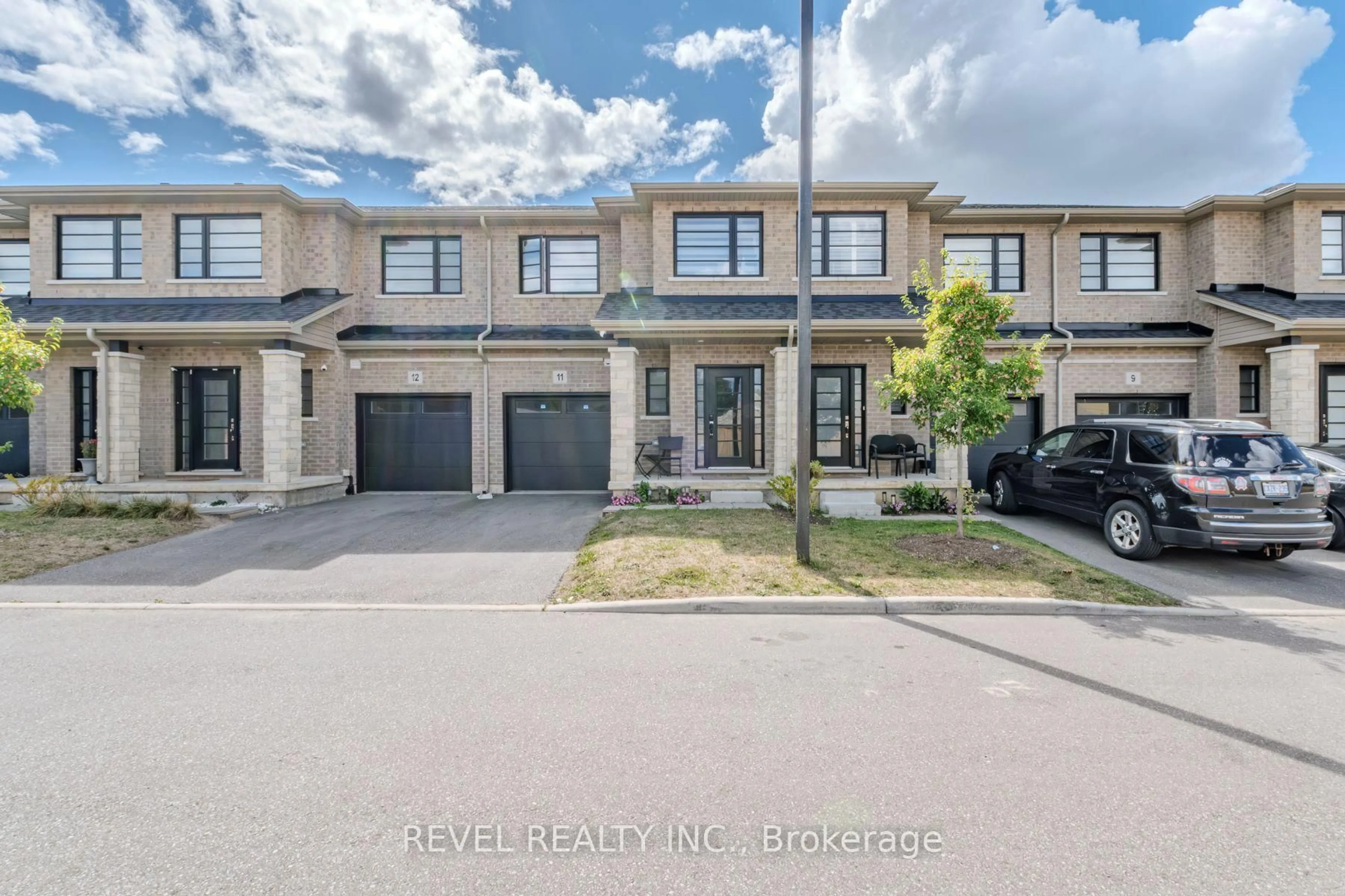 A pic from outside/outdoor area/front of a property/back of a property/a pic from drone, street for 520 Grey St #11, Brantford Ontario N3S 0K1