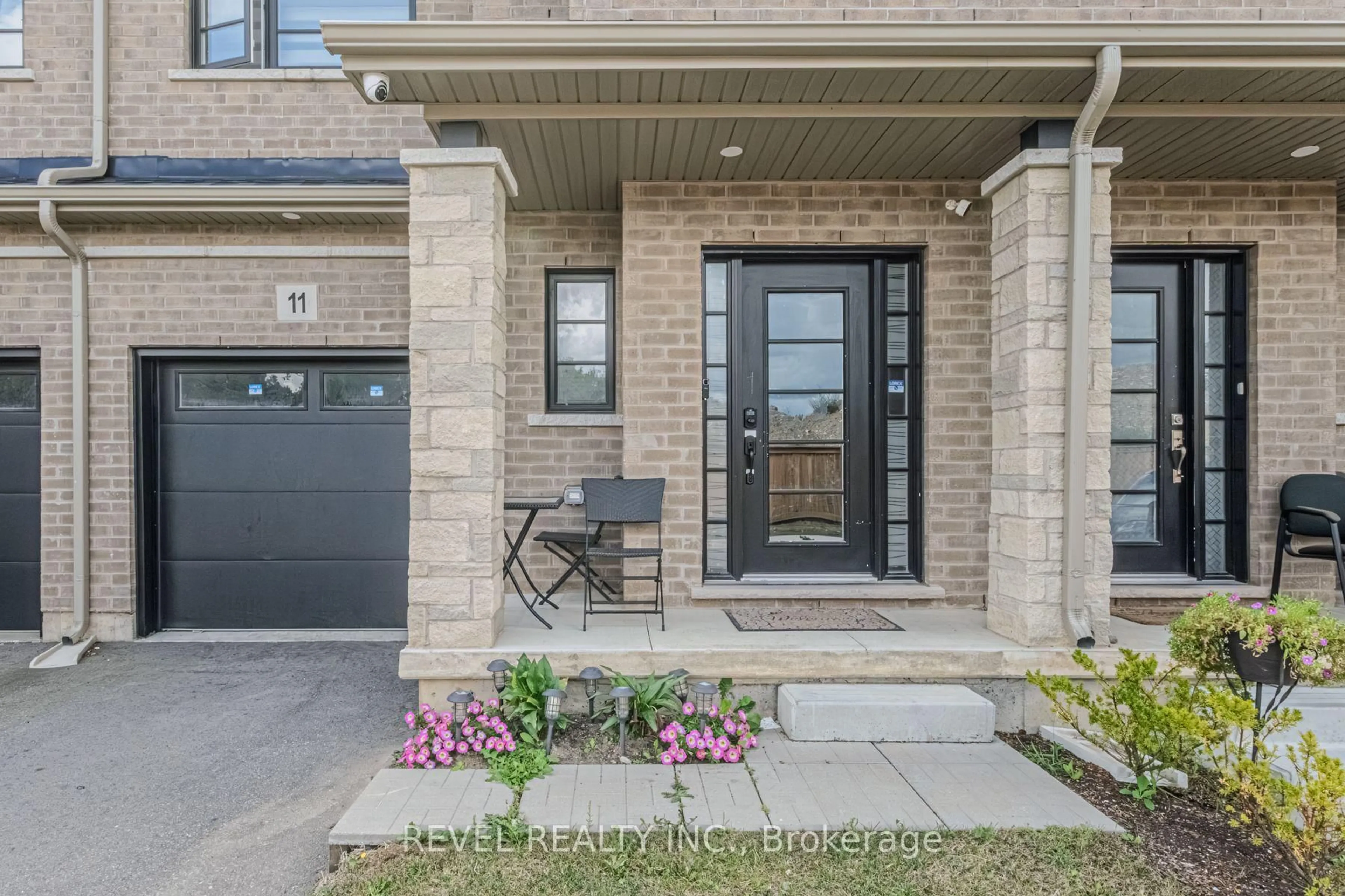 Home with brick exterior material, street for 520 Grey St #11, Brantford Ontario N3S 0K1