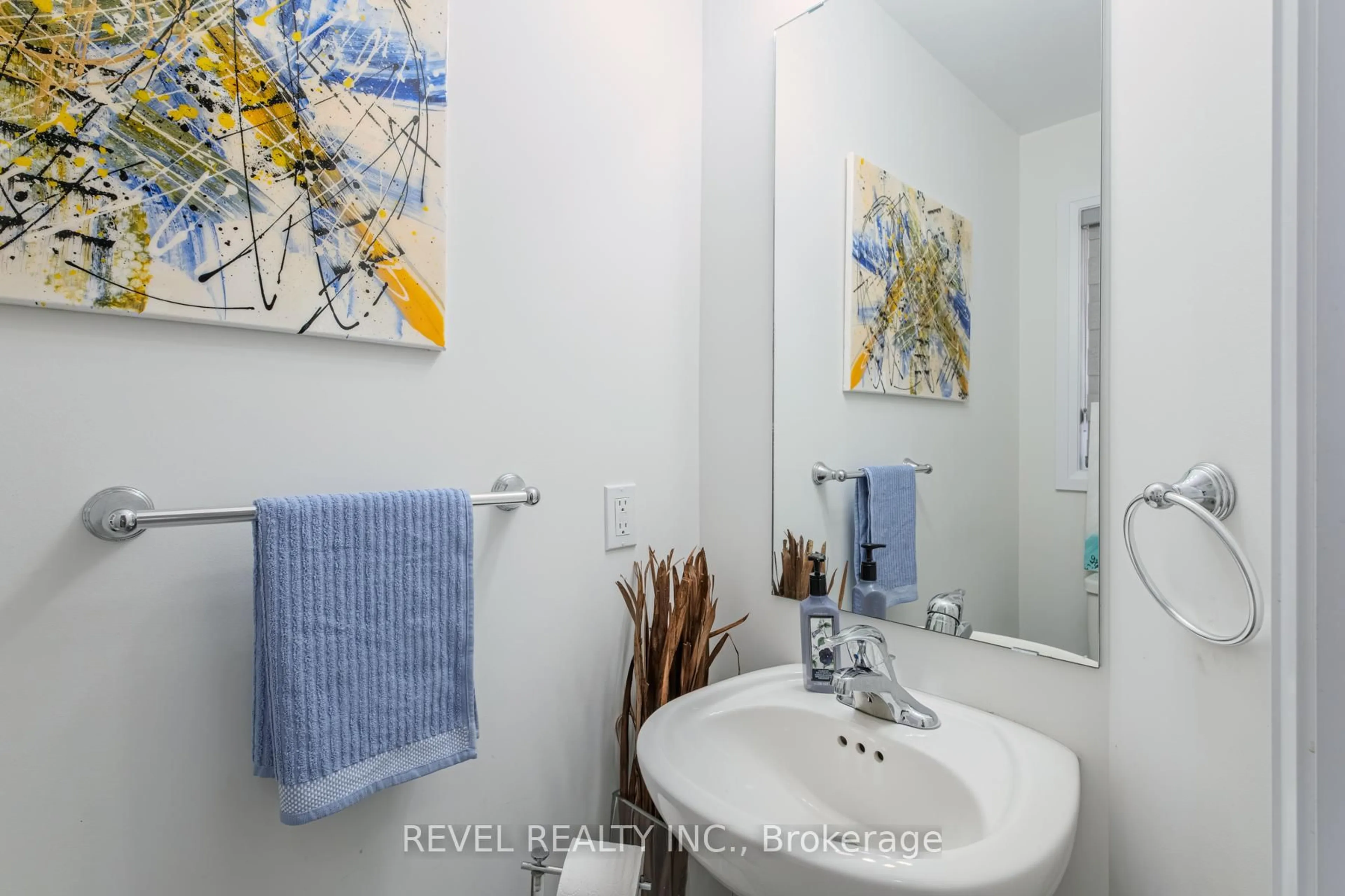 Standard bathroom, ceramic/tile floor for 520 Grey St #11, Brantford Ontario N3S 0K1