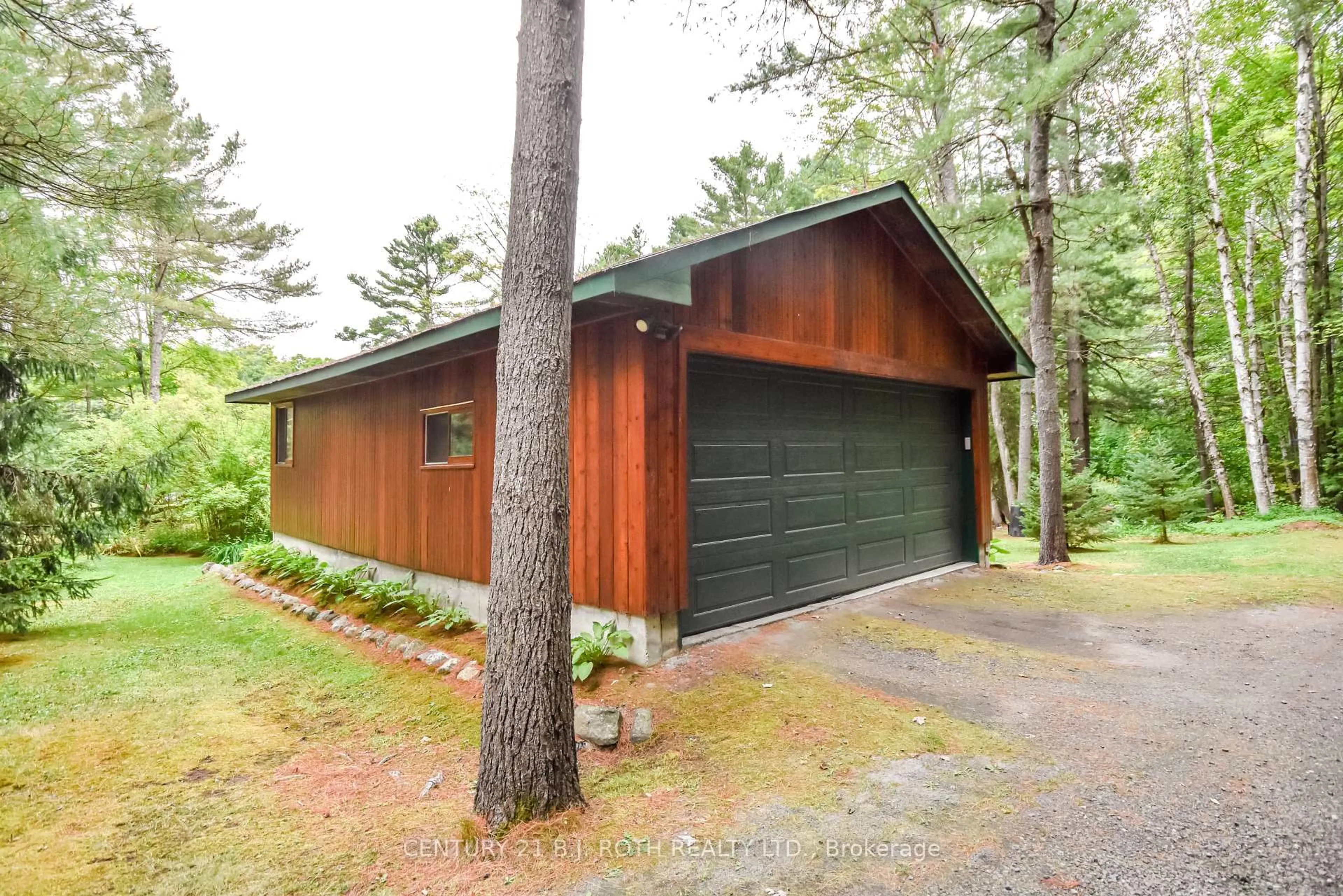 Indoor garage for 29 Nestor's Lane, Seguin Ontario T2A 0B2