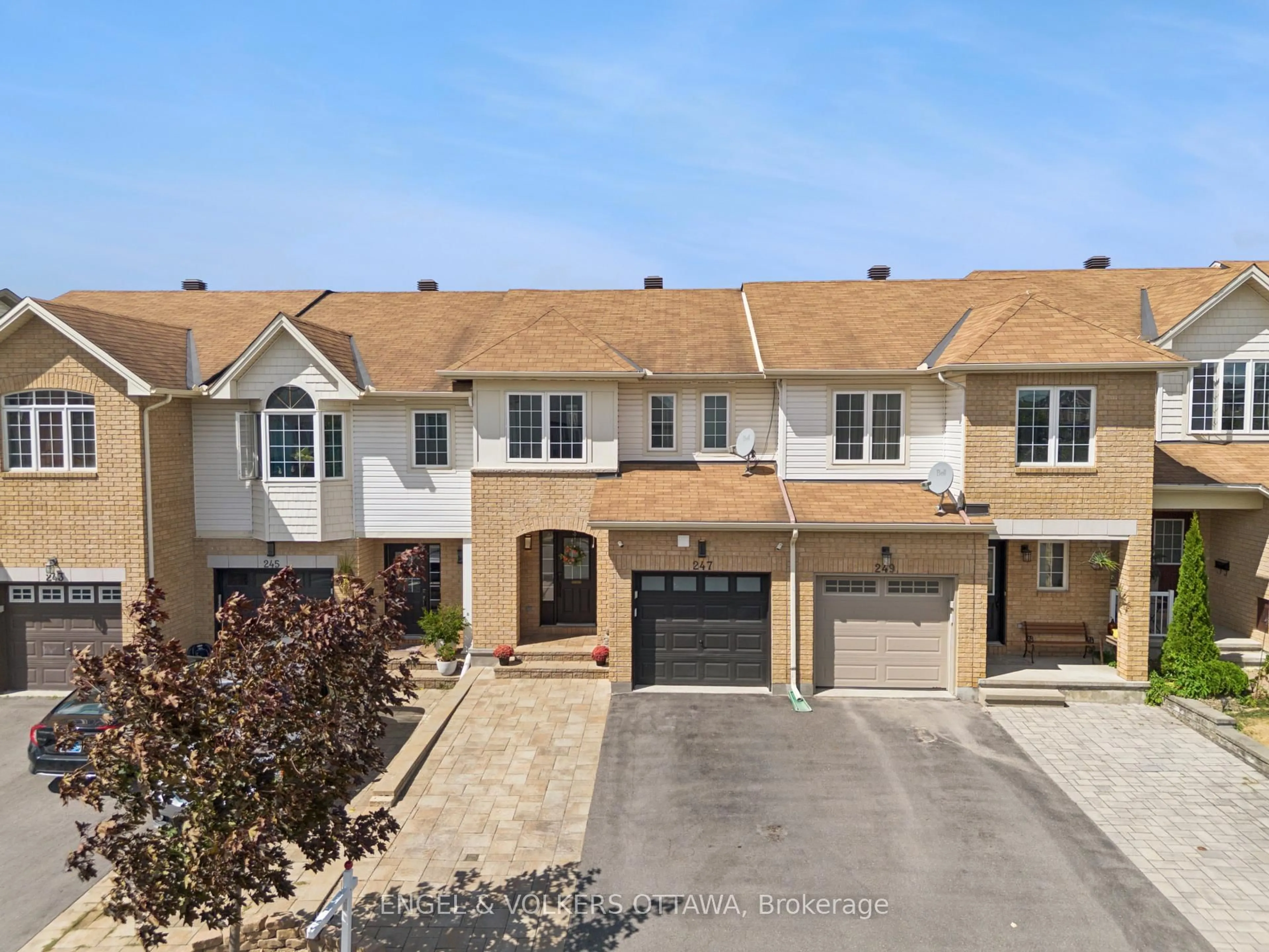 A pic from outside/outdoor area/front of a property/back of a property/a pic from drone, street for 247 Rolling Meadow Cres, Ottawa Ontario K1W 0A8