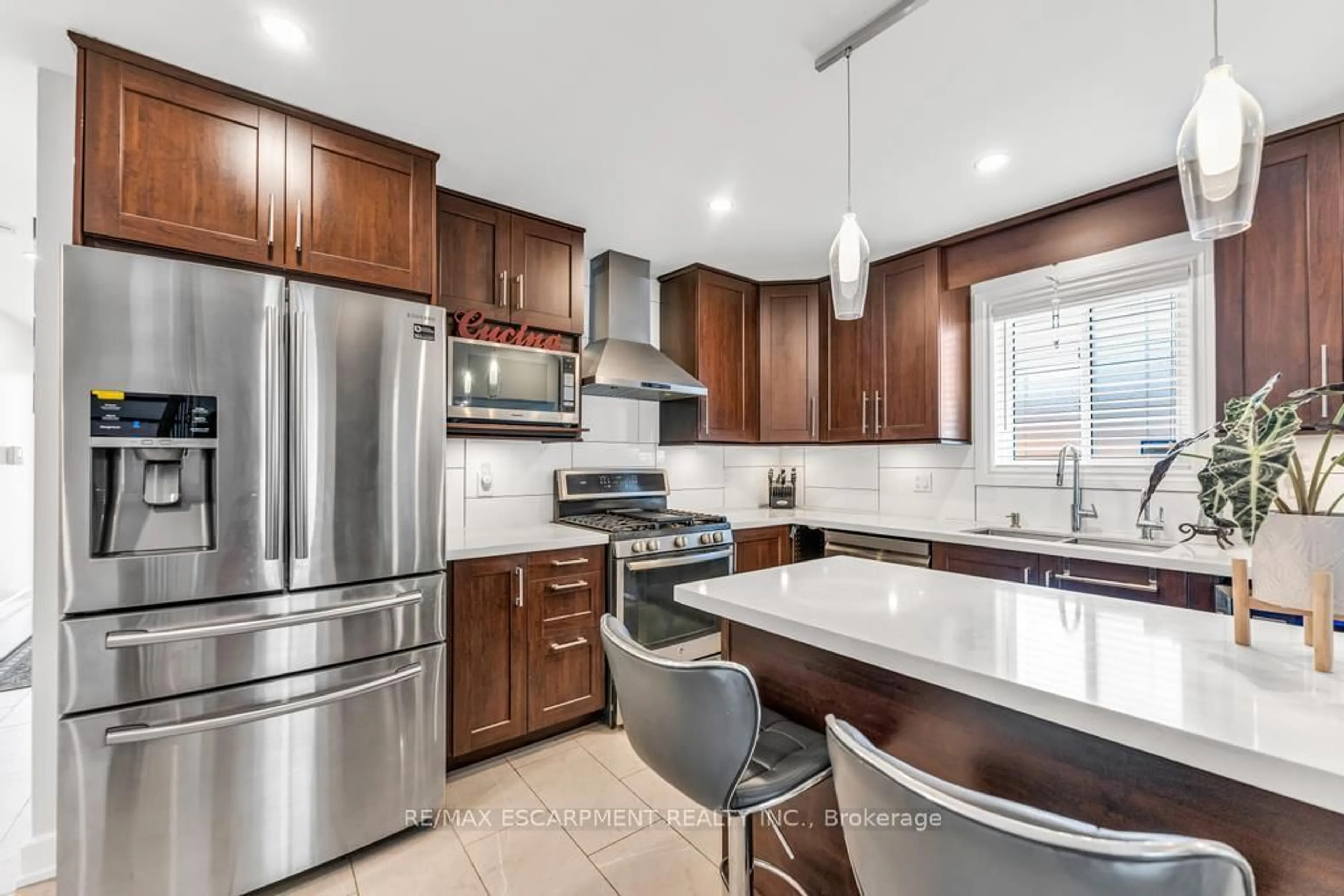 Contemporary kitchen, ceramic/tile floor for 650 Acadia Dr, Hamilton Ontario L8W 3V1