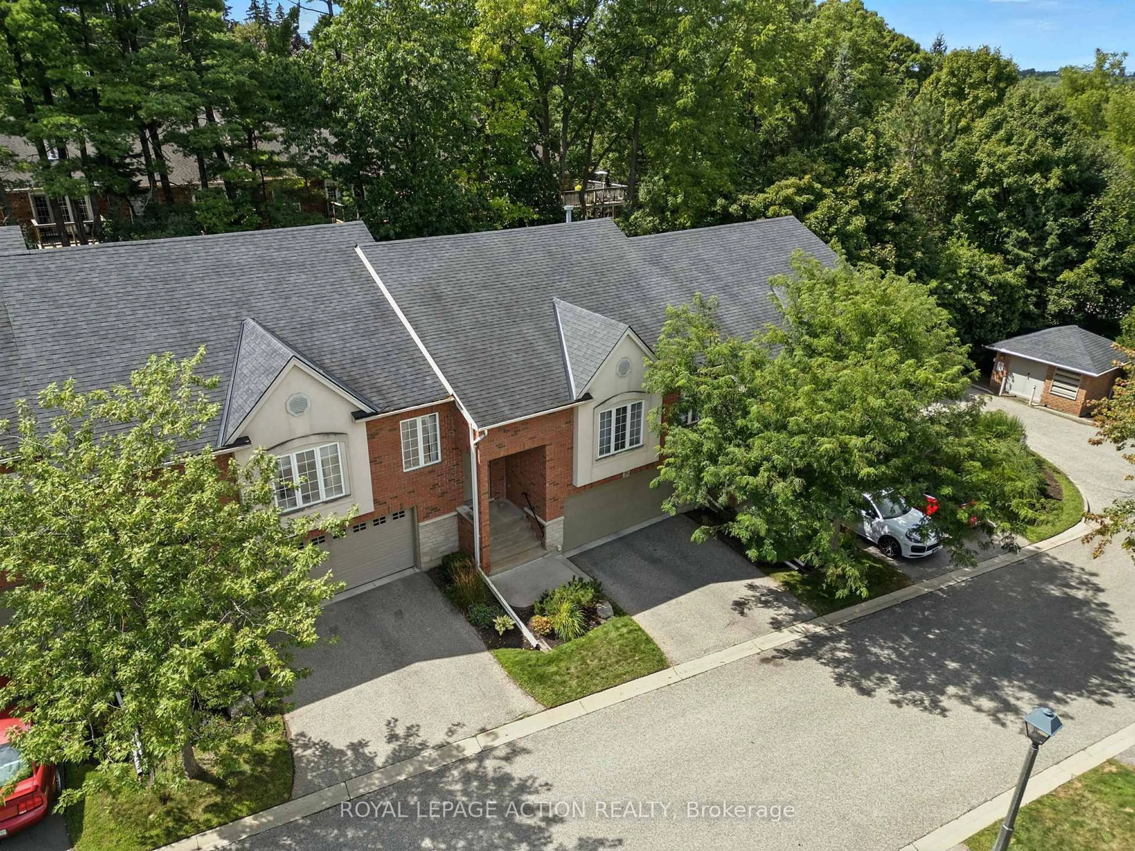 A pic from outside/outdoor area/front of a property/back of a property/a pic from drone, street for 24 Hardy Rd #16, Brantford Ontario N3T 5K6