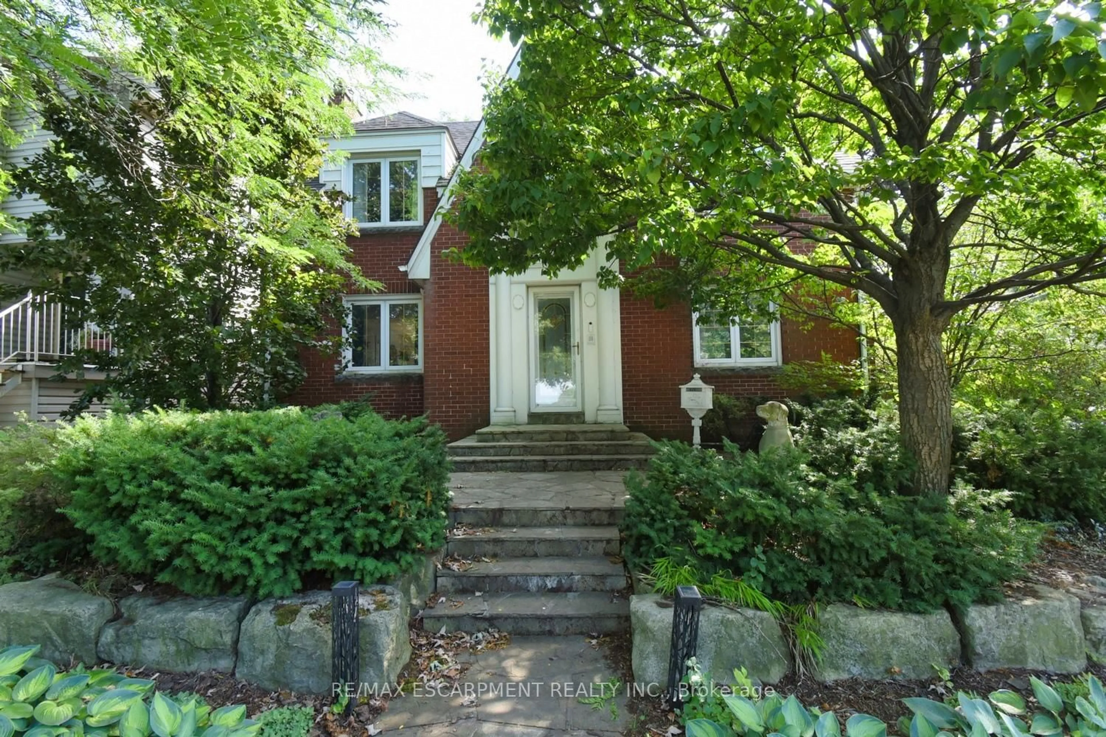 Home with brick exterior material, street for 200 CONCESSION St, Hamilton Ontario L9A 1A9