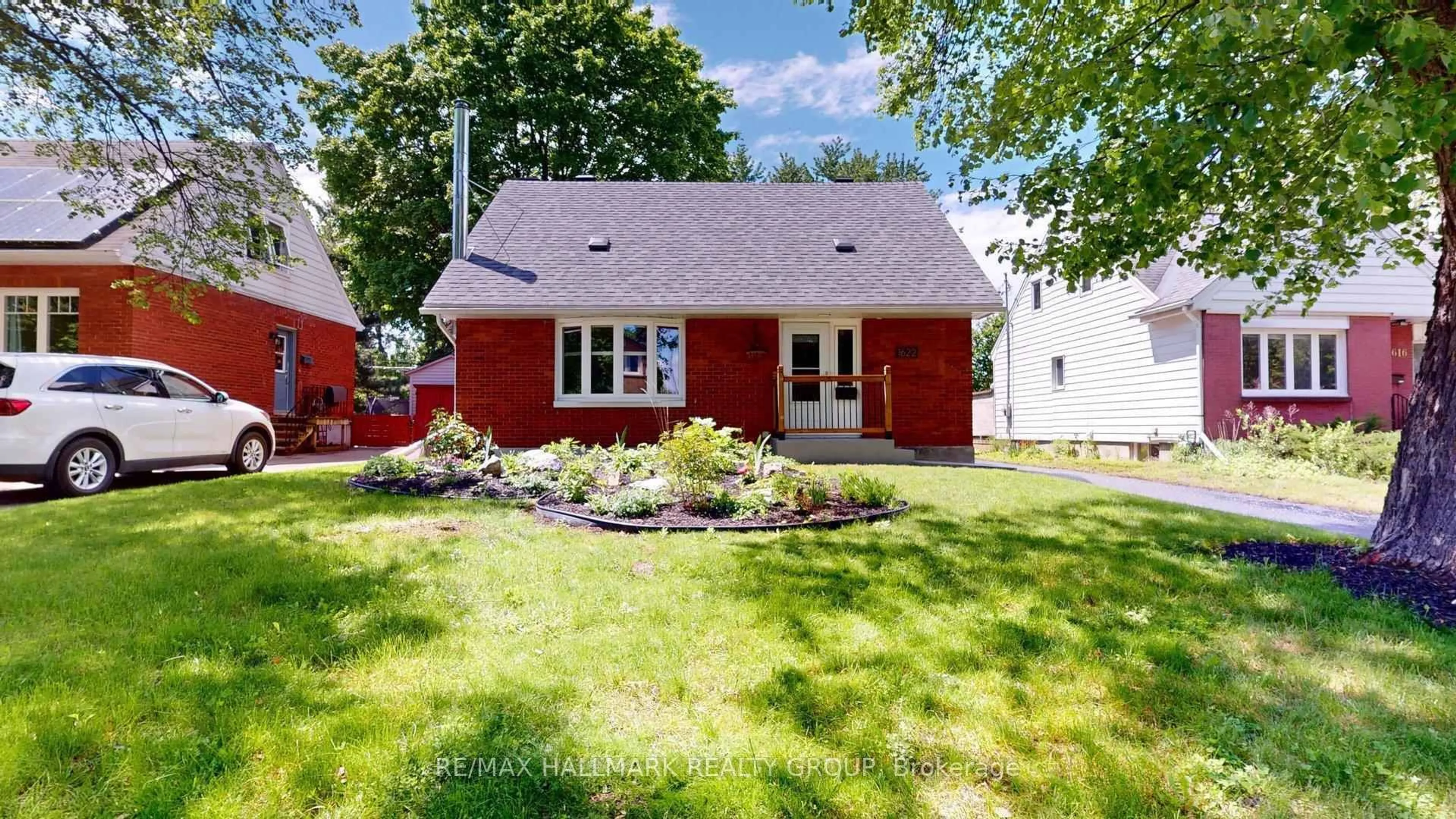 Unknown for 1622 Drake Ave, Ottawa Ontario K1G 0L8