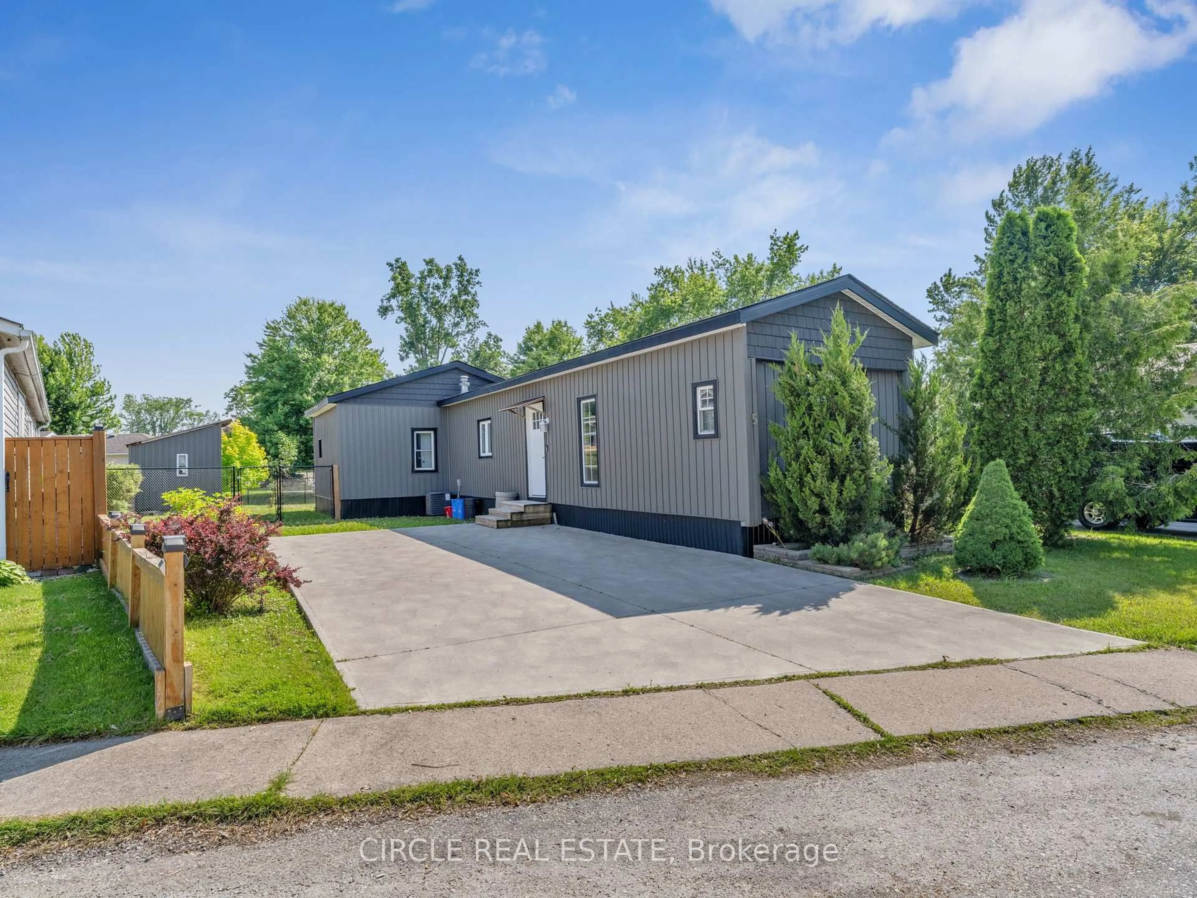 A pic from outside/outdoor area/front of a property/back of a property/a pic from drone, street for 5 Maple Dr, Essex Ontario N0R 1J0