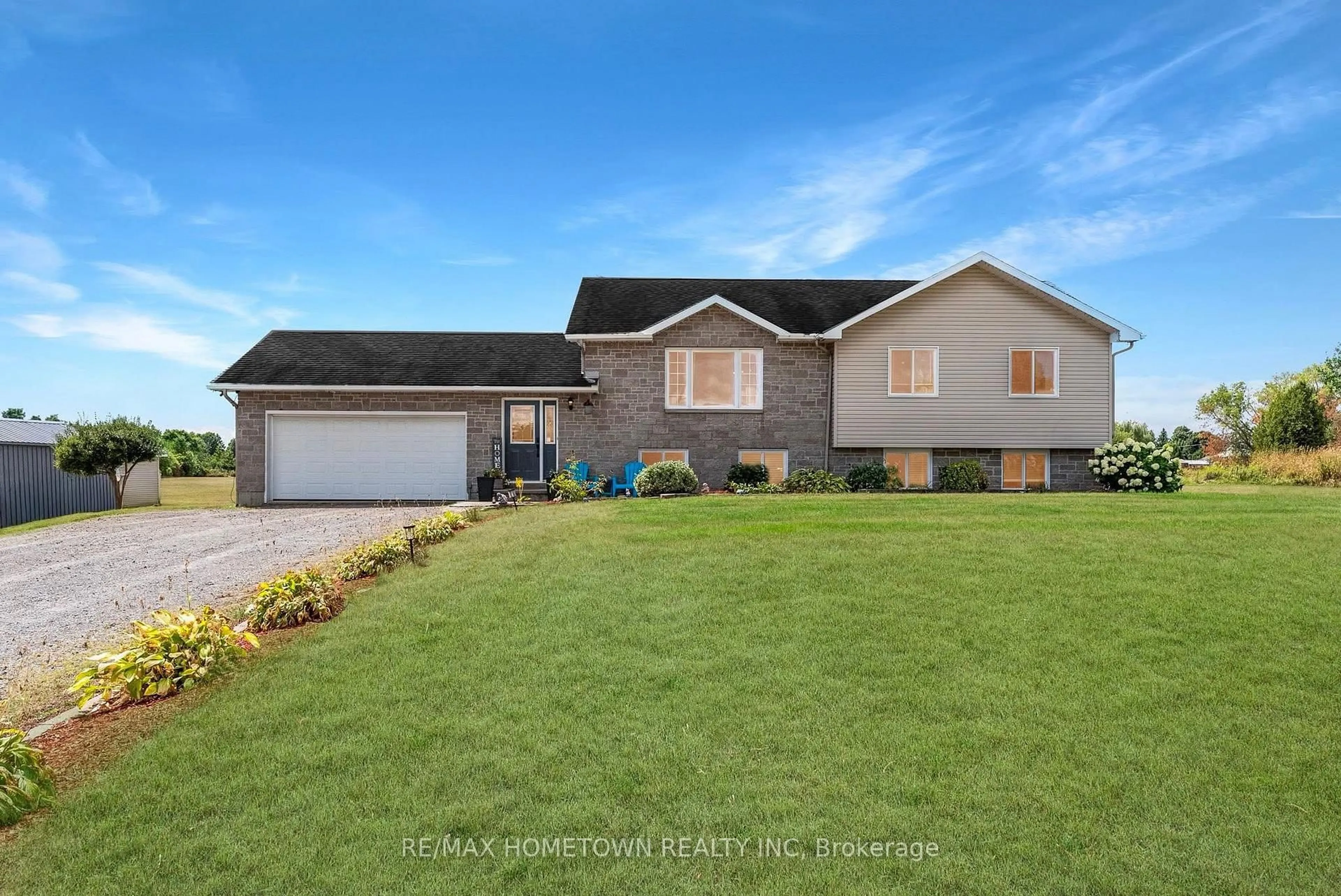 Home with vinyl exterior material, unknown for 4650 County Rd 15 Rd, Augusta Ontario K6V 5T2