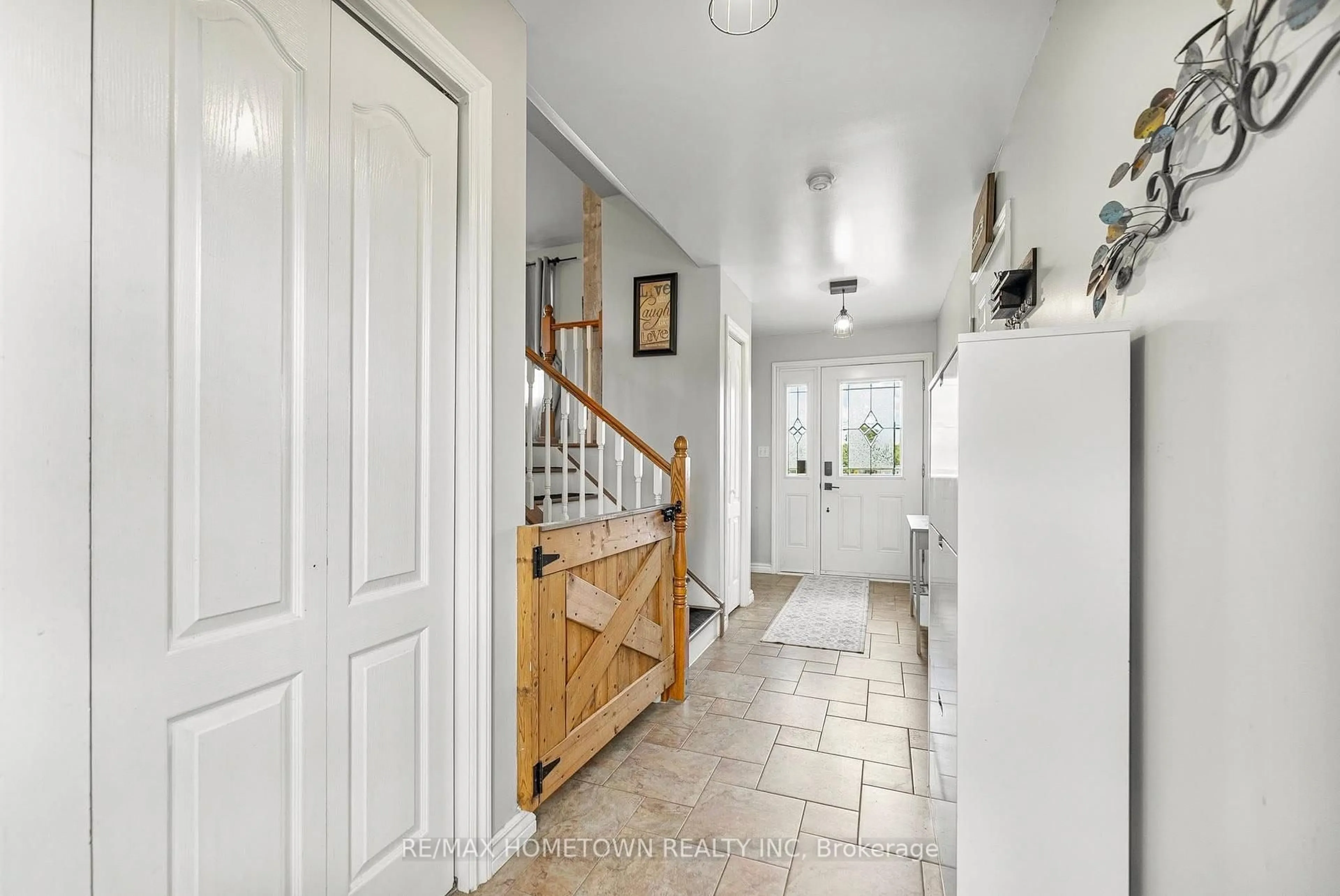 Indoor entryway for 4650 County Rd 15 Rd, Augusta Ontario K6V 5T2
