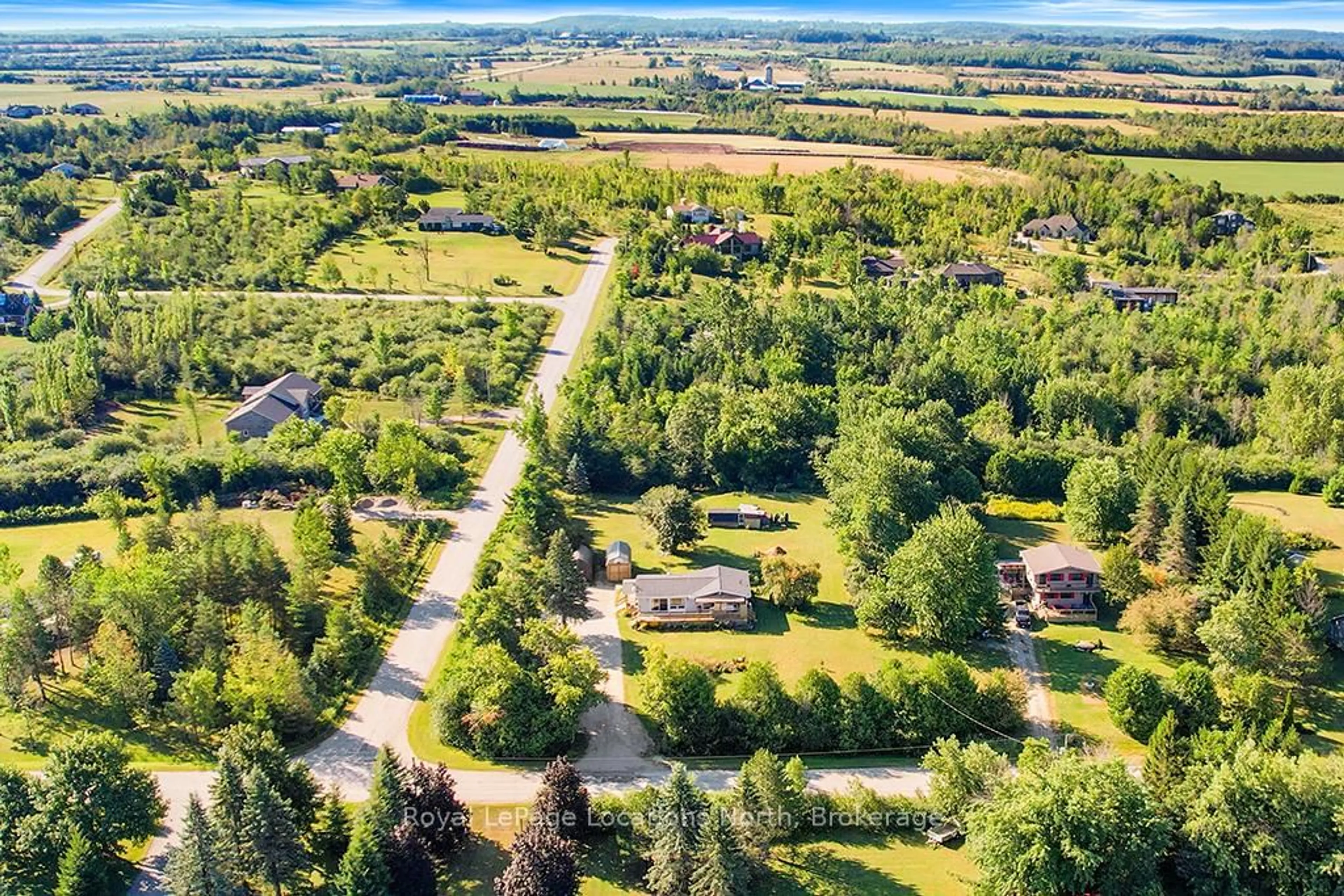 A pic from outside/outdoor area/front of a property/back of a property/a pic from drone, unknown for 163 John St, Meaford Ontario N4L 1W7