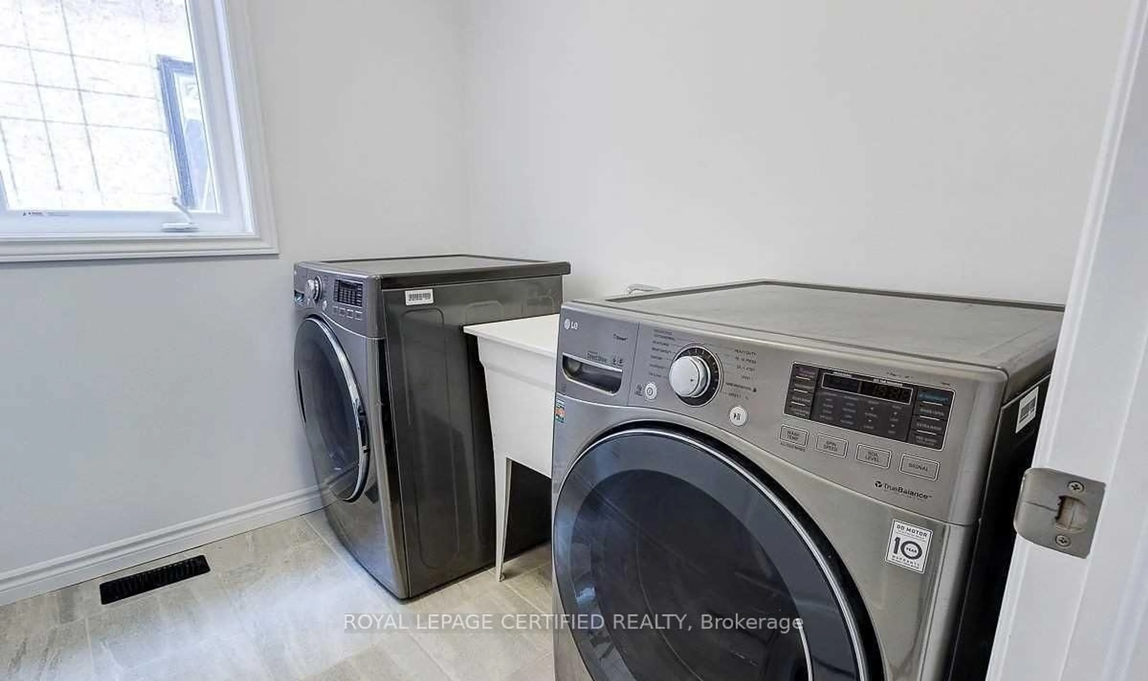 Laundry room for 15 Ladd Ave, Brantford Ontario N3T 0S1