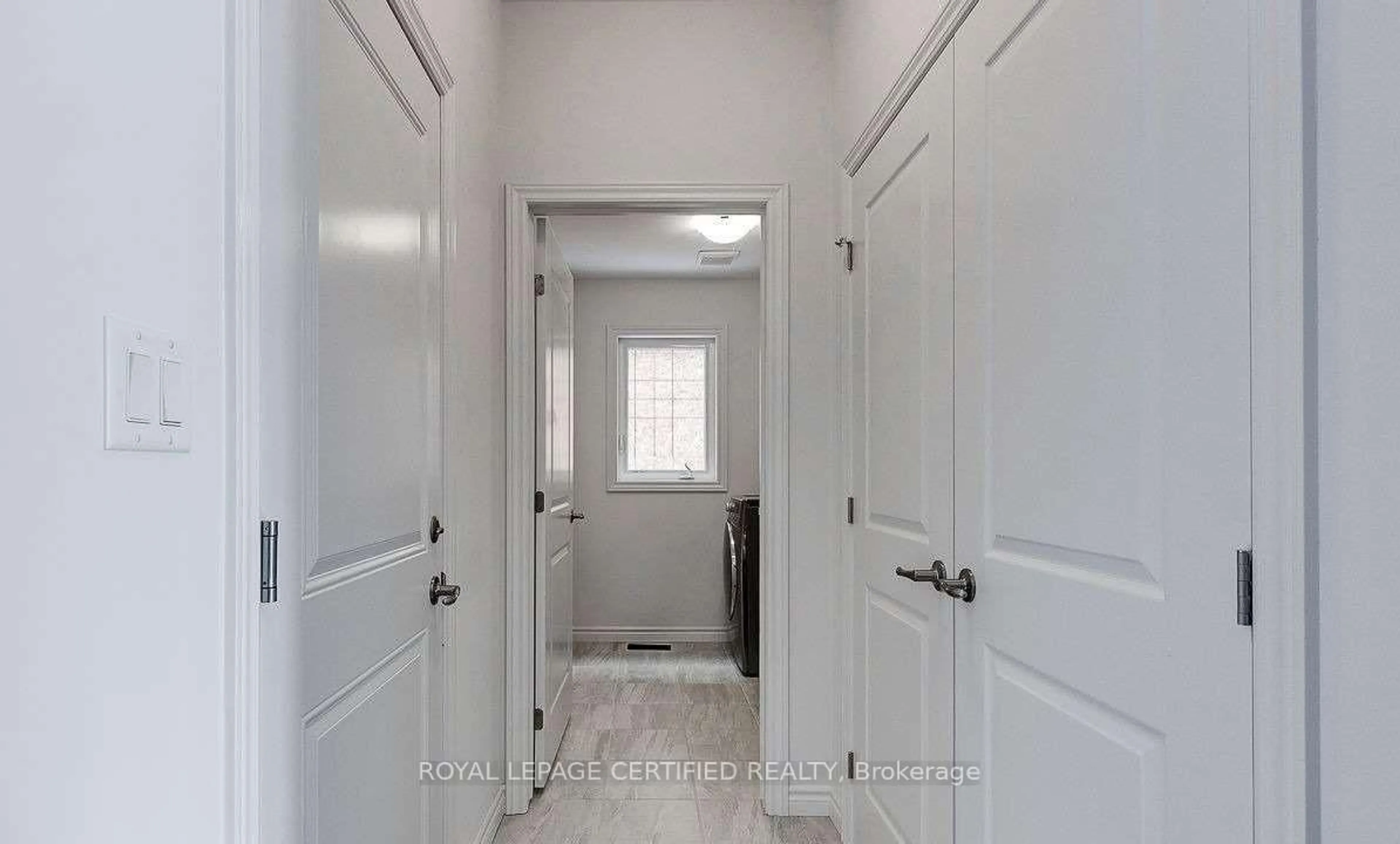 Indoor entryway for 15 Ladd Ave, Brantford Ontario N3T 0S1