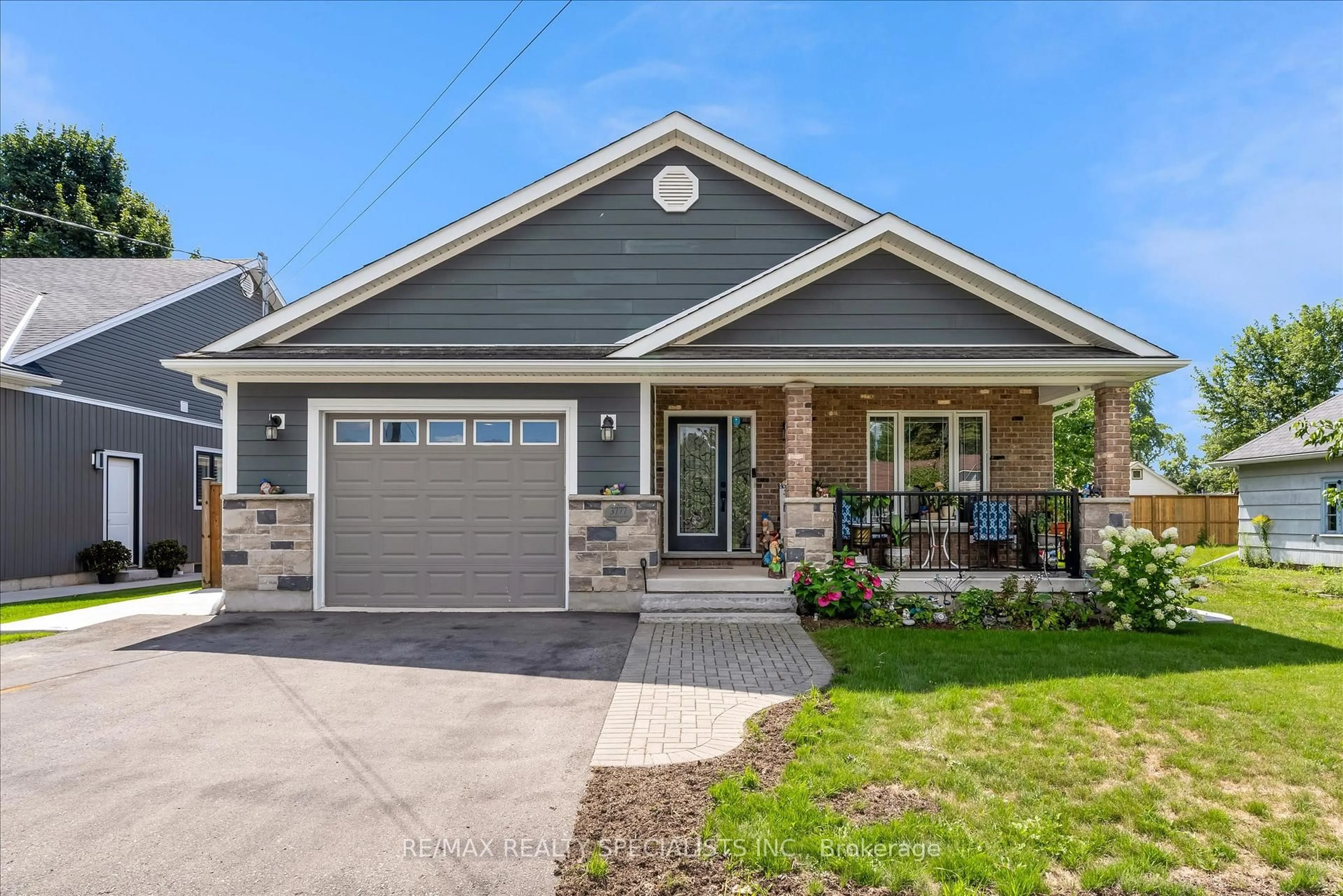 Home with vinyl exterior material, street for 3777 Mathewson Ave, Fort Erie Ontario L0S 1B0