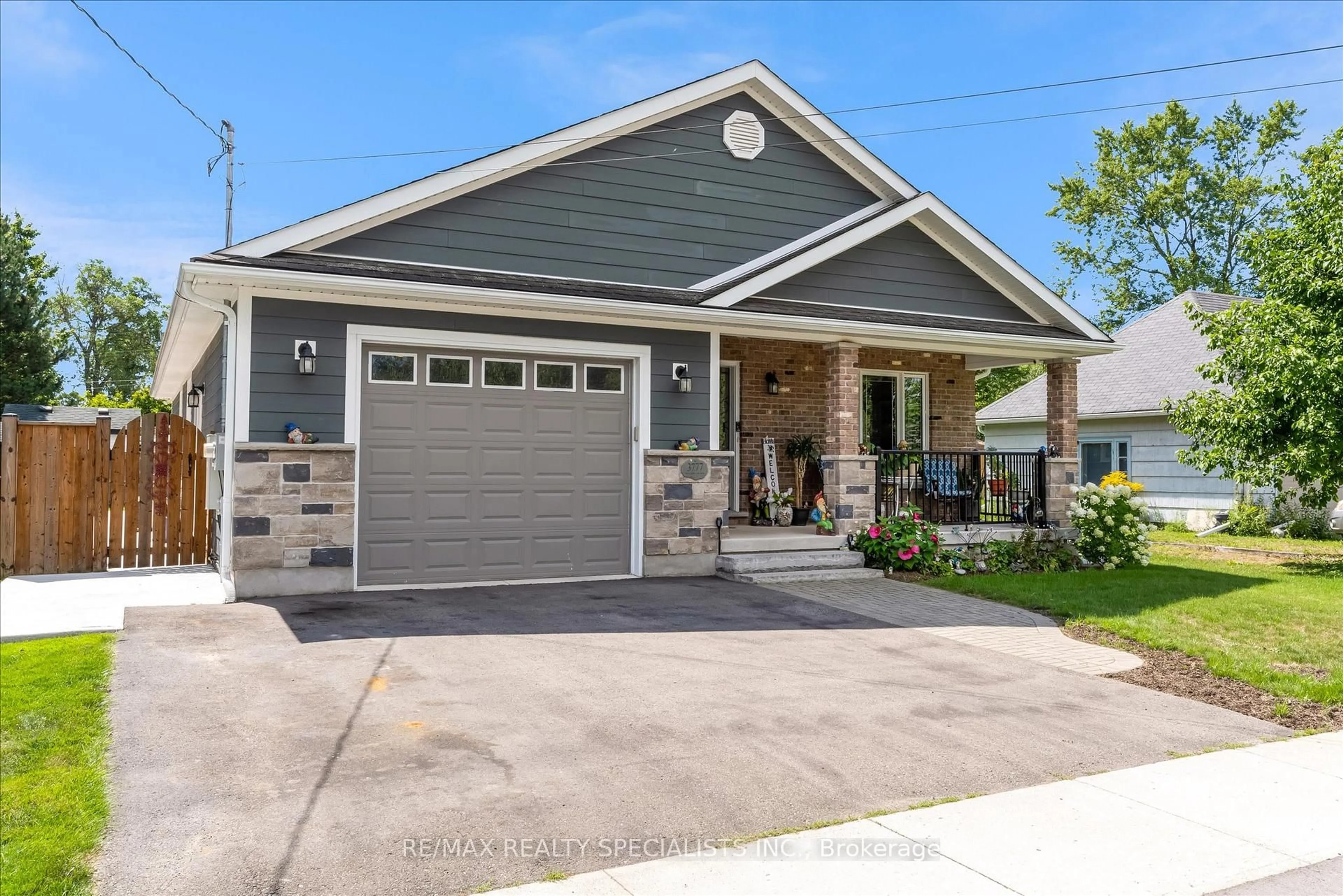 Home with vinyl exterior material, street for 3777 Mathewson Ave, Fort Erie Ontario L0S 1B0