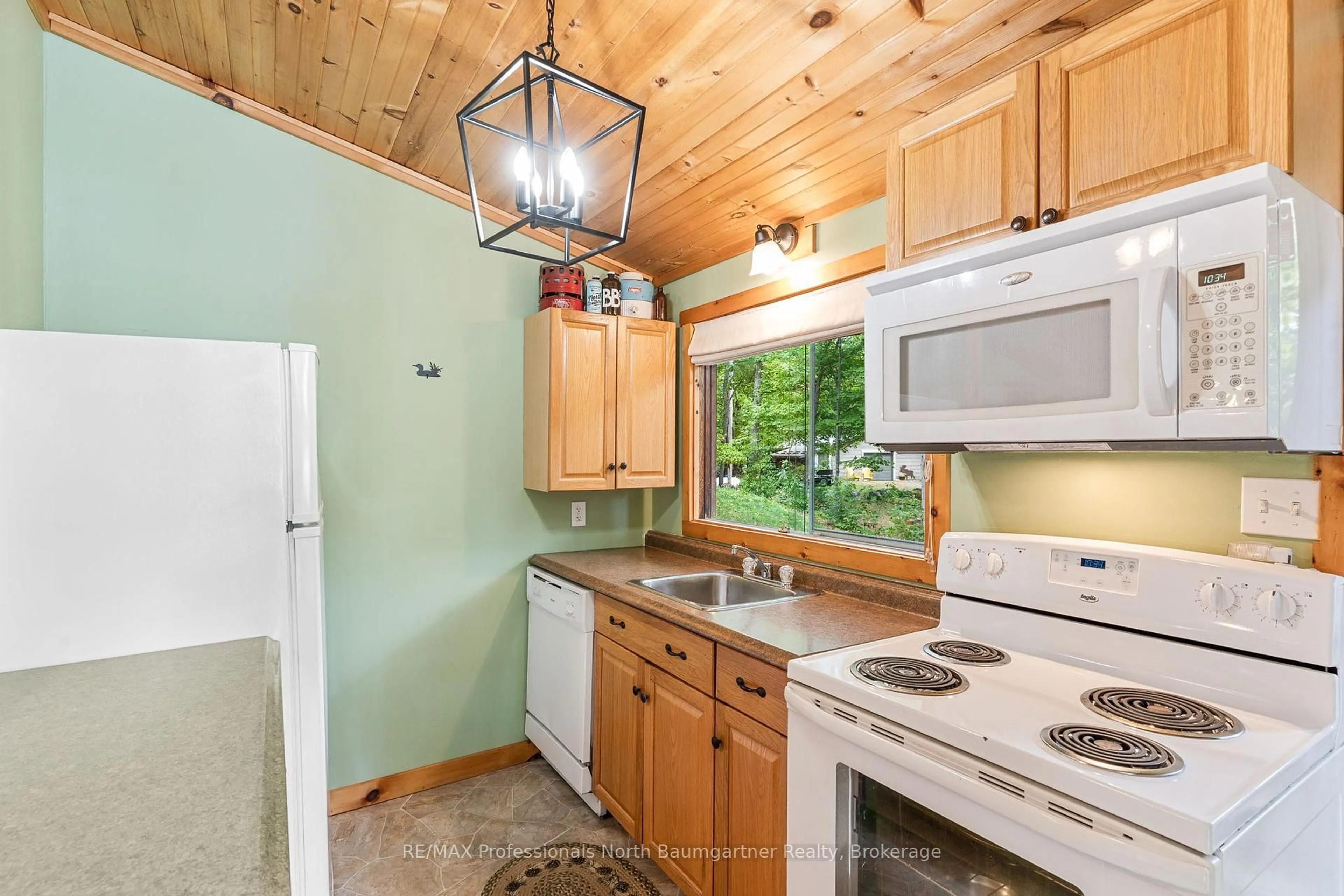 Standard kitchen, unknown for 1005 Nomad Rd, Dysart et al Ontario K0M 1S0