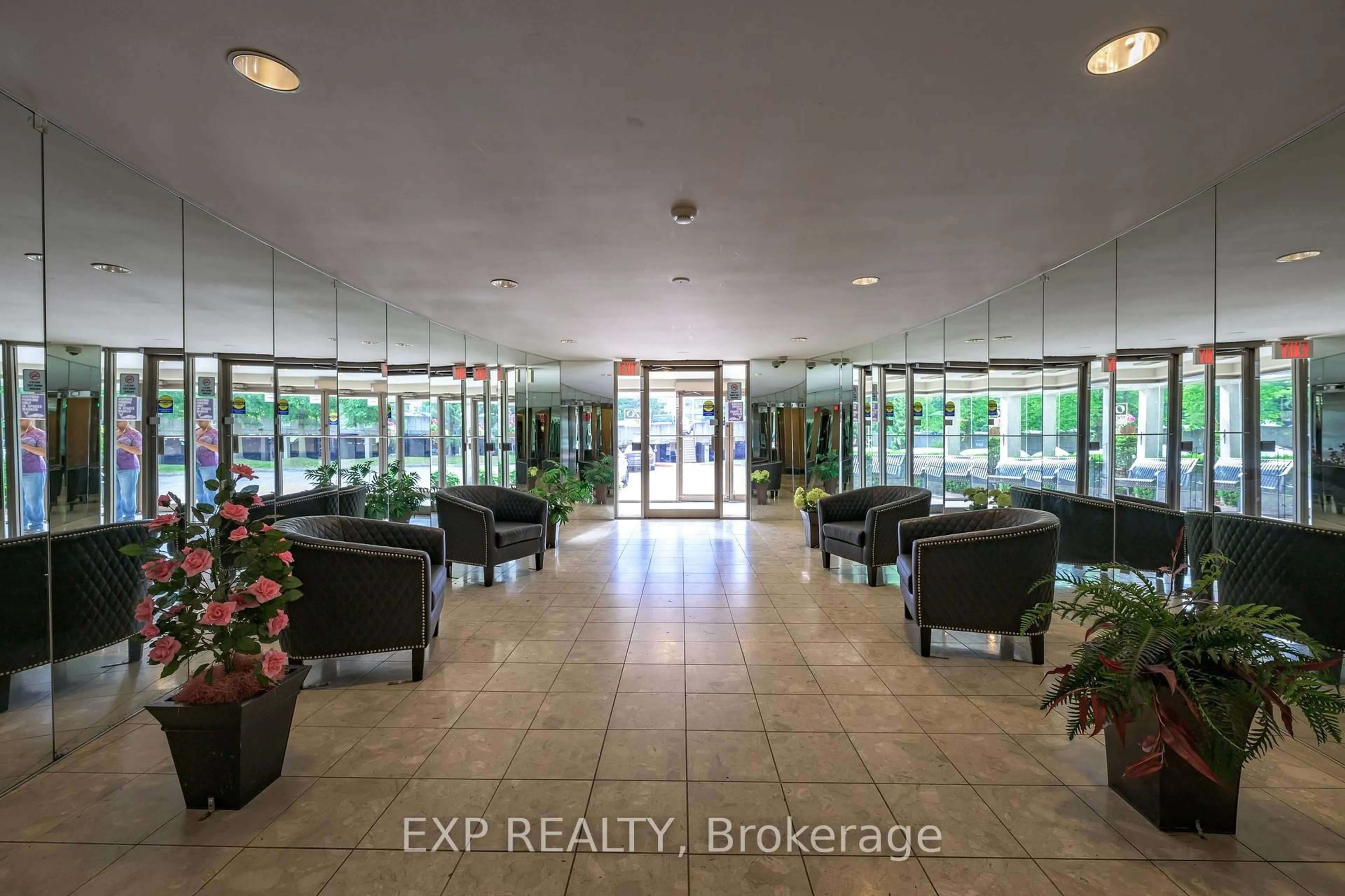 Lobby for 570 PROUDFOOT Lane #910, London North Ontario N6H 4Z1