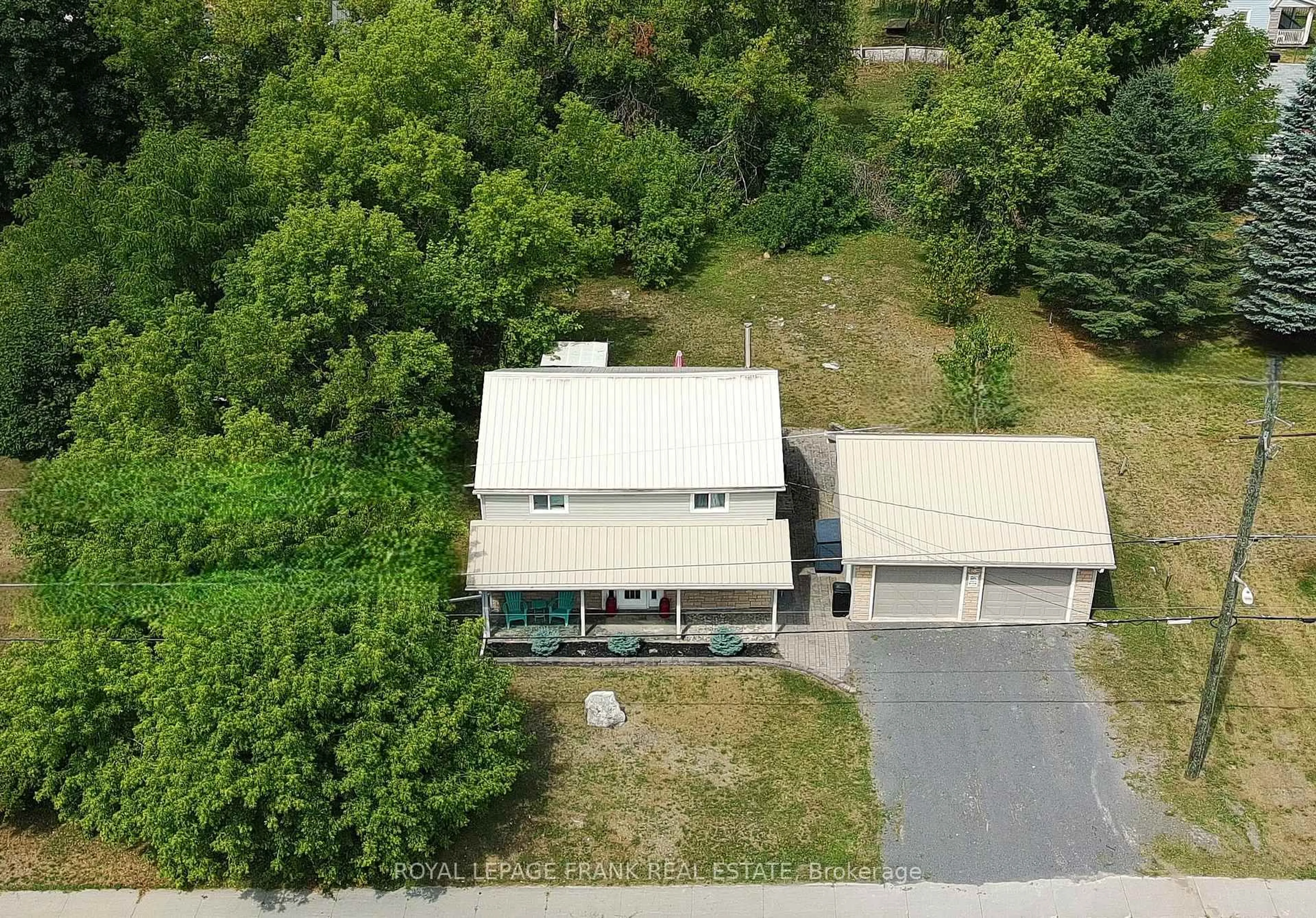 A pic from outside/outdoor area/front of a property/back of a property/a pic from drone, unknown for 5 William St, Limoges Ontario K0K 2M0