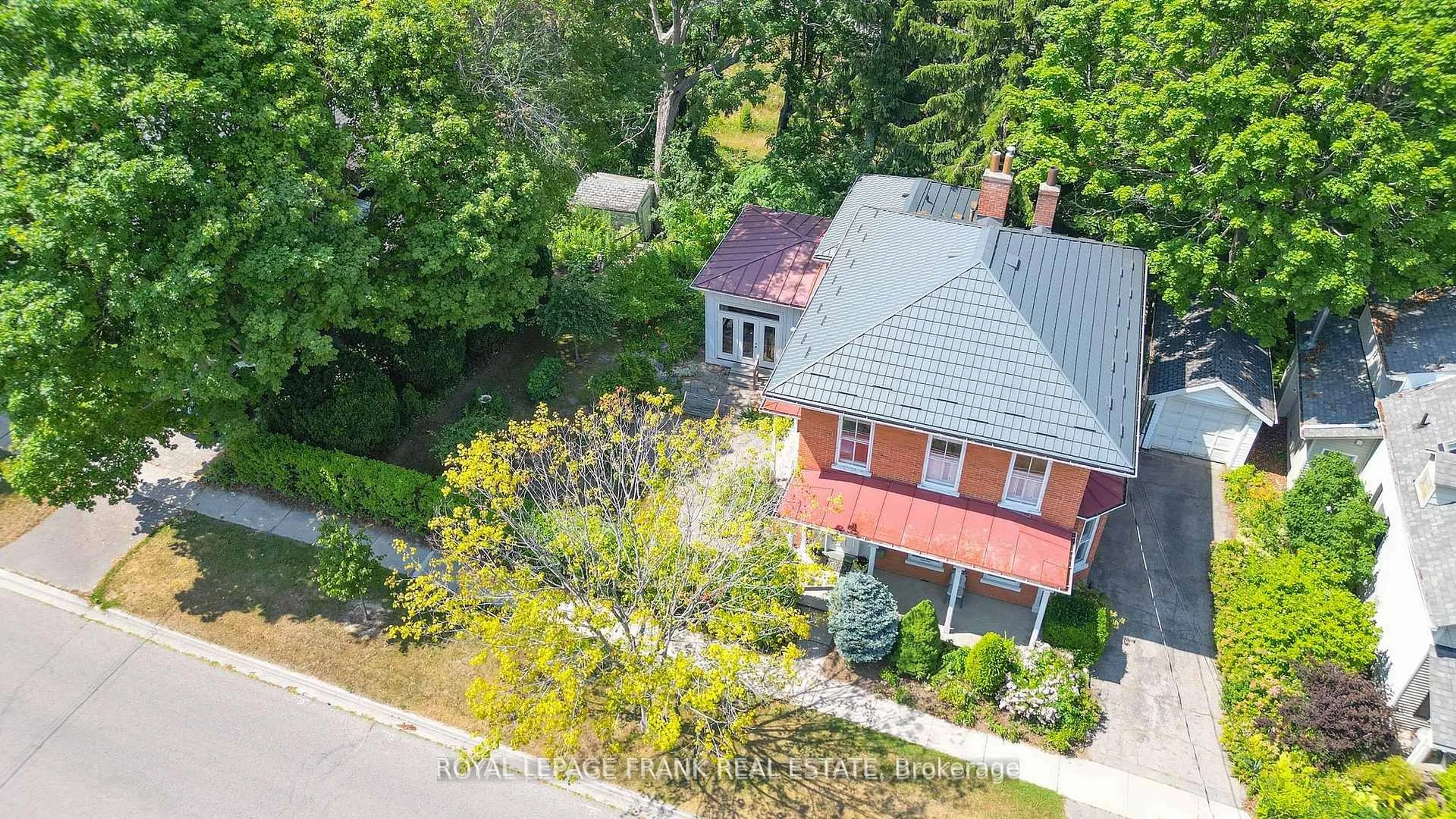 A pic from outside/outdoor area/front of a property/back of a property/a pic from drone, street for 6 Sherbourne St, Port Hope Ontario L1A 1H2