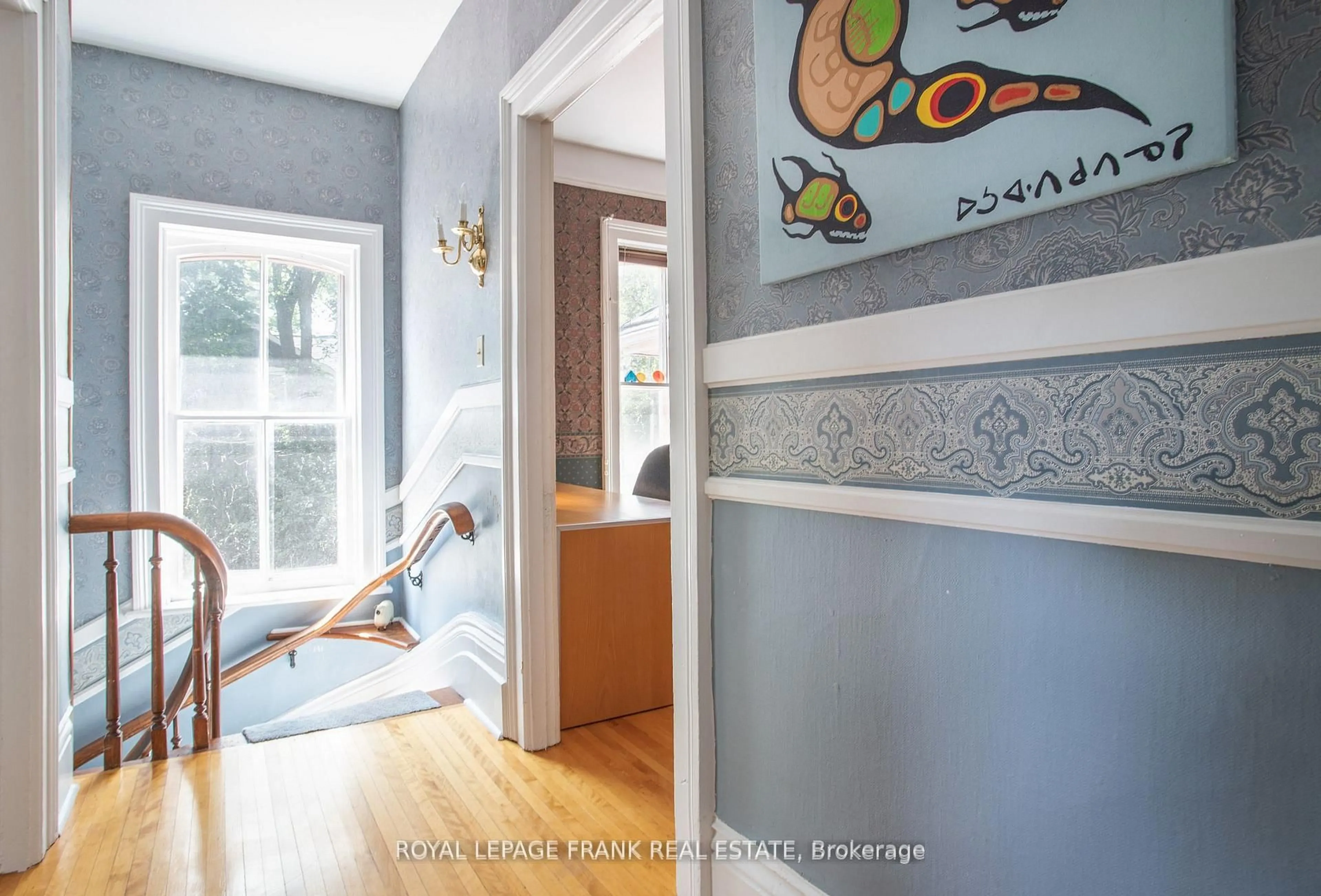 Indoor entryway for 6 Sherbourne St, Port Hope Ontario L1A 1H2