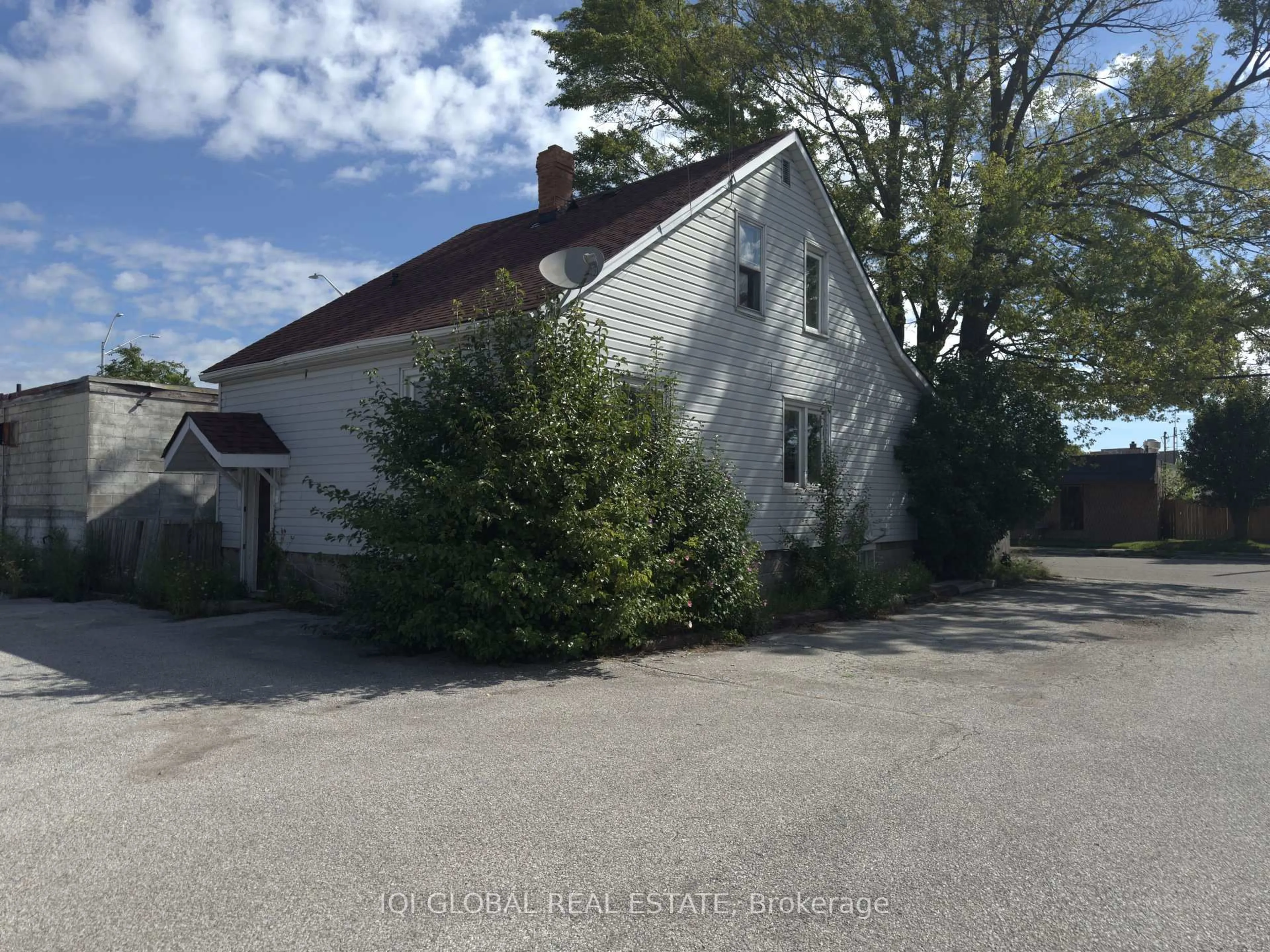 A pic from outside/outdoor area/front of a property/back of a property/a pic from drone, street for 50 Forhan St, Chatham-Kent Ontario N8A 3S1