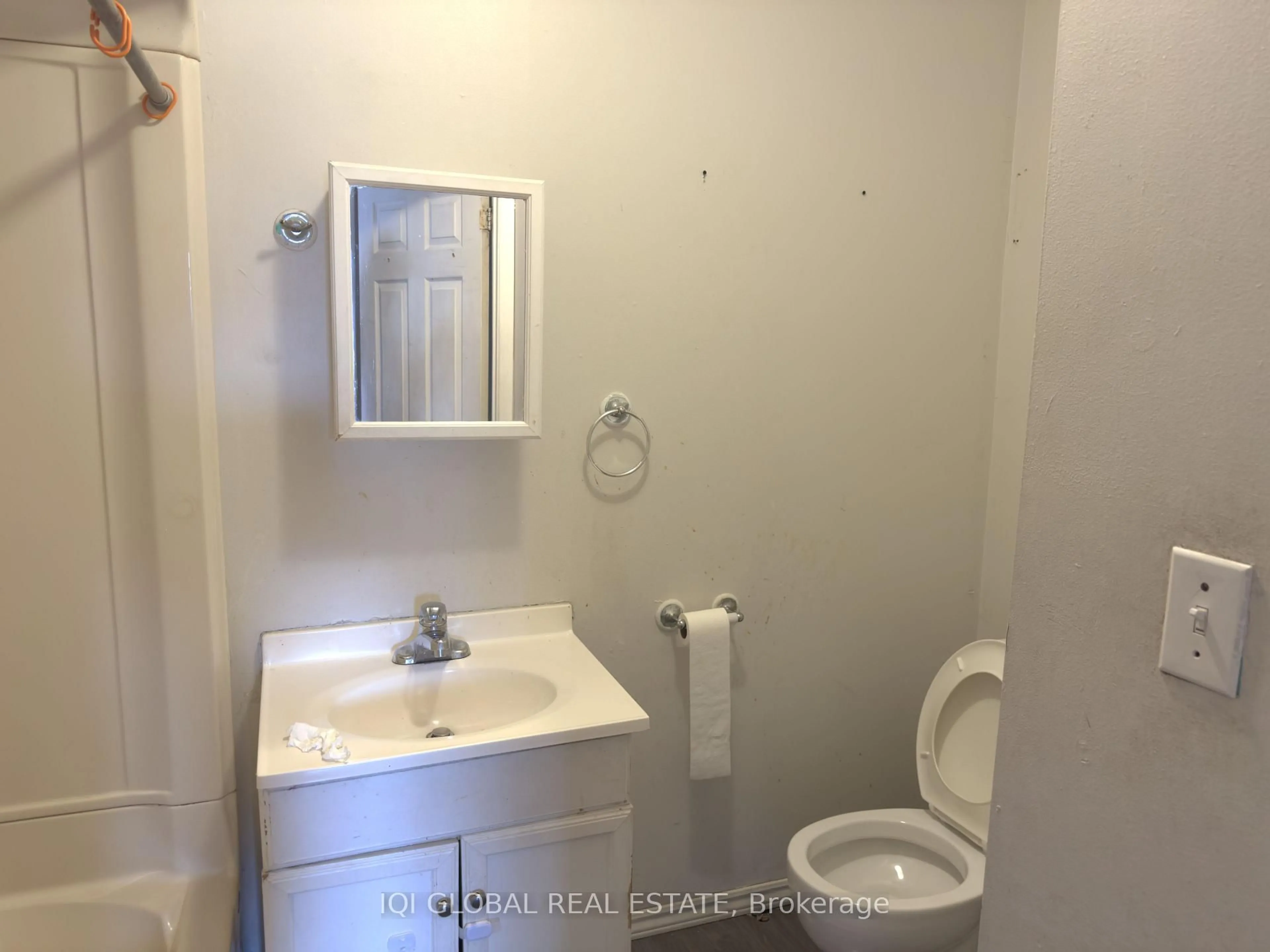 Standard bathroom, unknown for 50 Forhan St, Chatham-Kent Ontario N8A 3S1