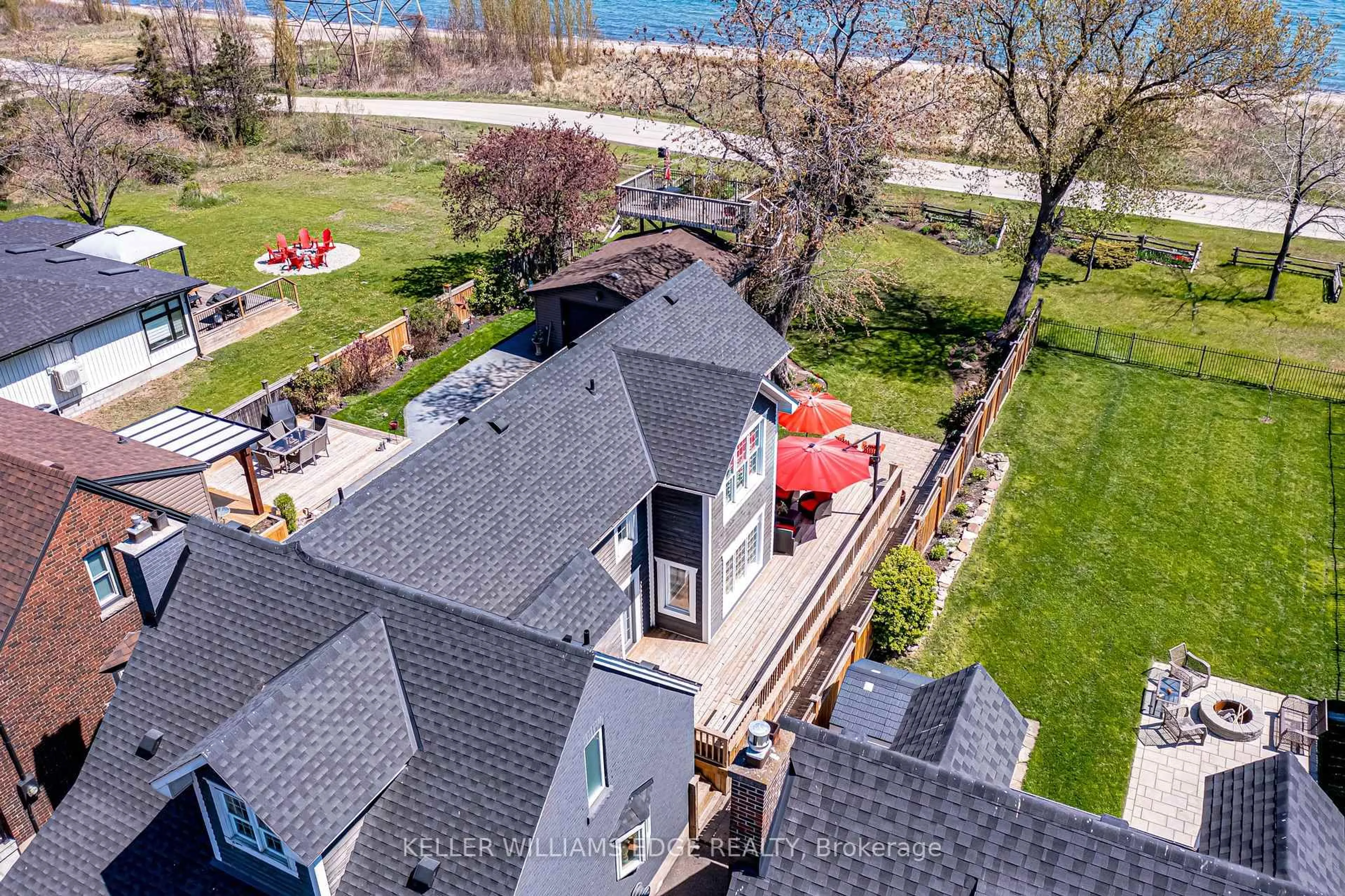 A pic from outside/outdoor area/front of a property/back of a property/a pic from drone, water/lake/river/ocean view for 849 Beach Blvd, Hamilton Ontario L8H 6Z5