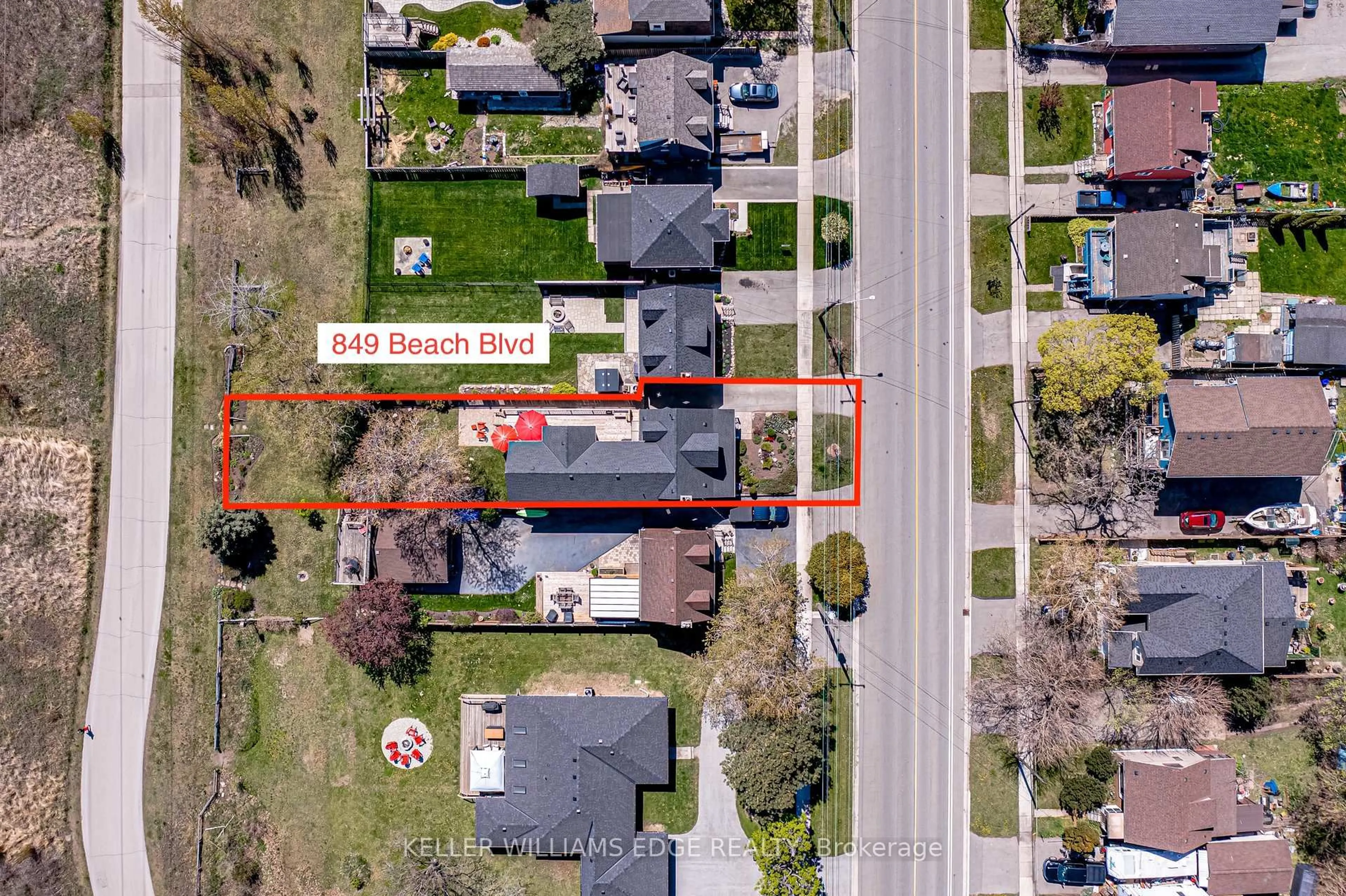 A pic from outside/outdoor area/front of a property/back of a property/a pic from drone, street for 849 Beach Blvd, Hamilton Ontario L8H 6Z5