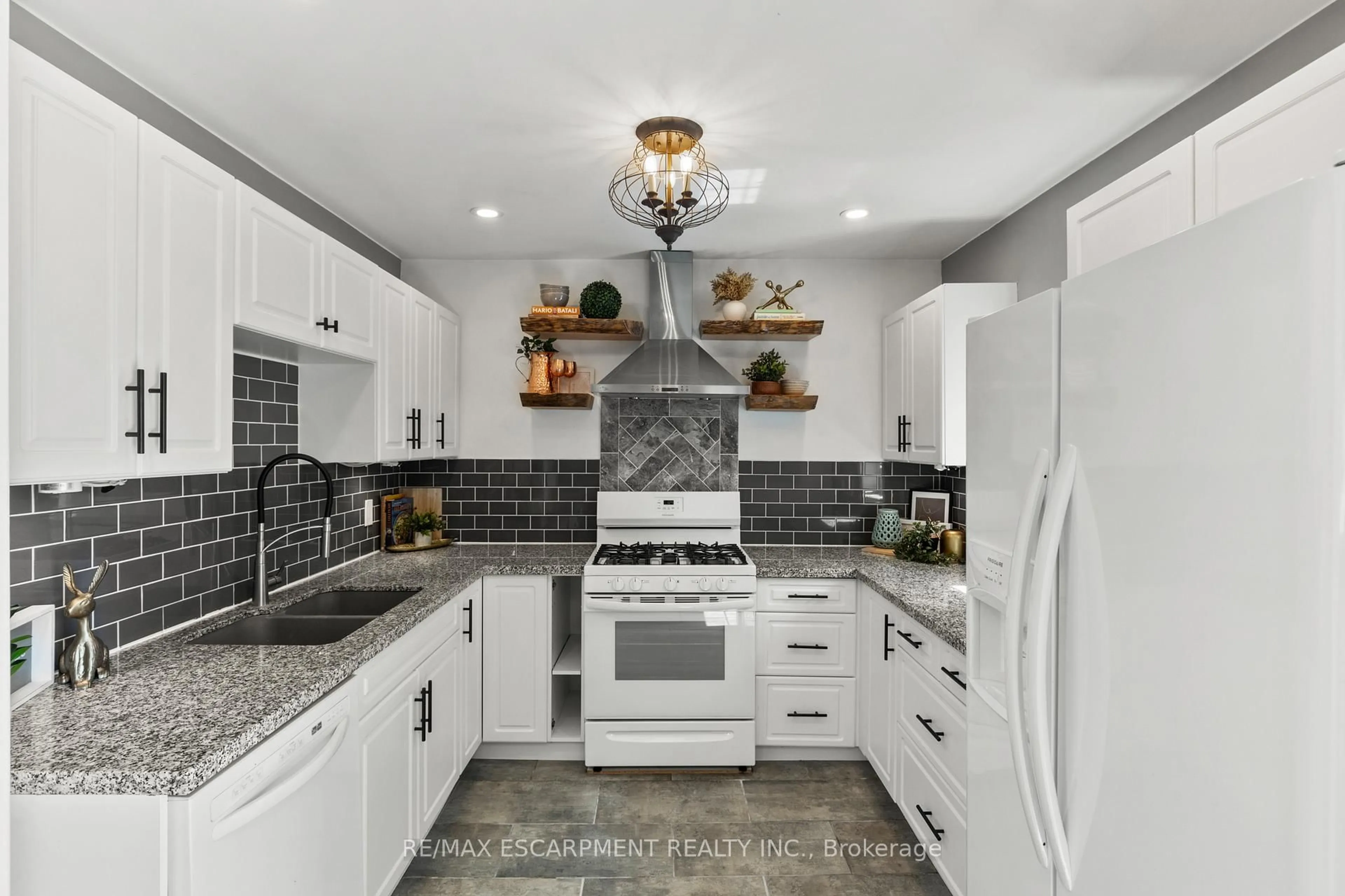 Contemporary kitchen, ceramic/tile floor for 206 Niagara Falls Rd, Thorold Ontario L2V 1H9