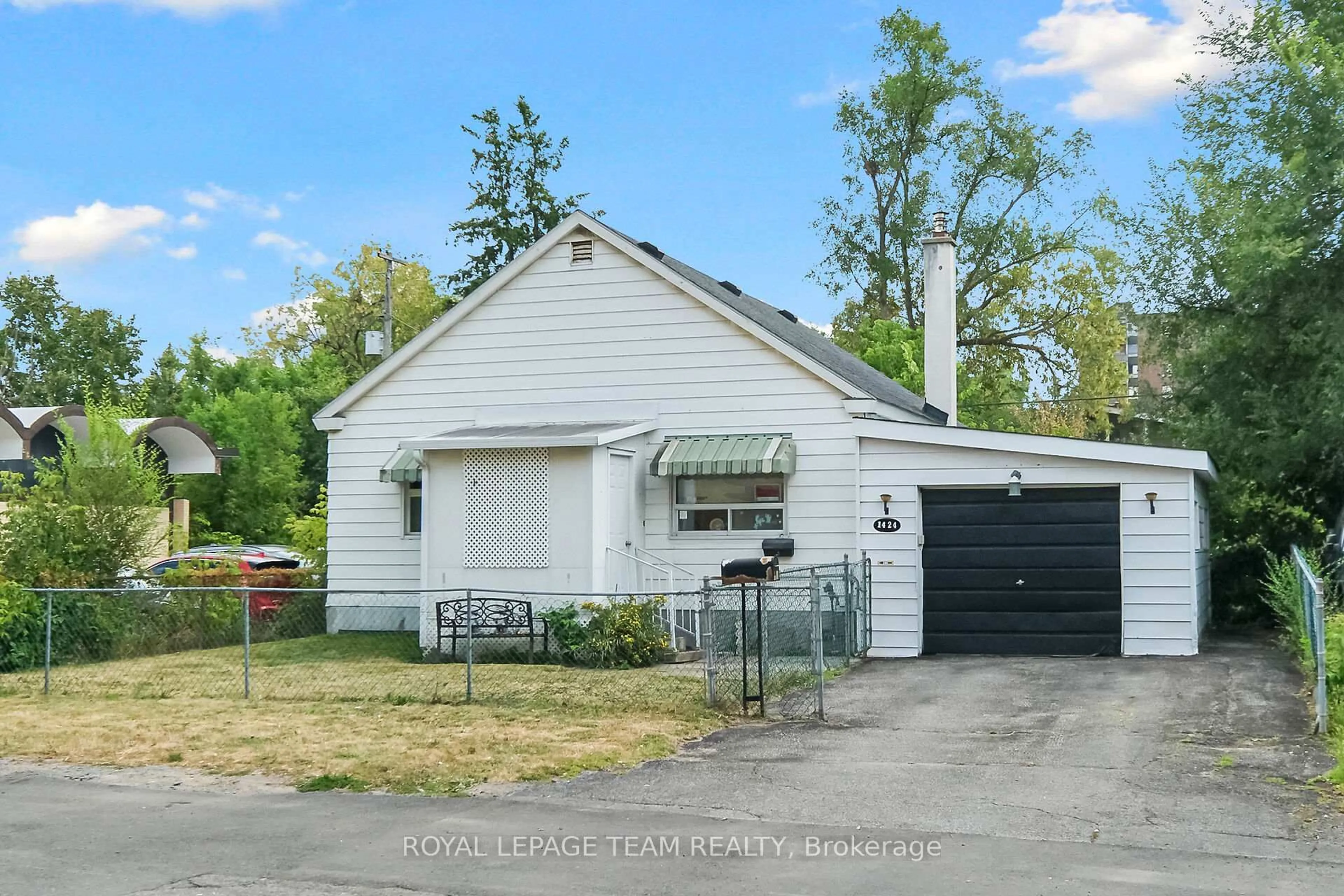 Unknown for 1424 Rosenthal Ave, Ottawa Ontario K1Z 8H9