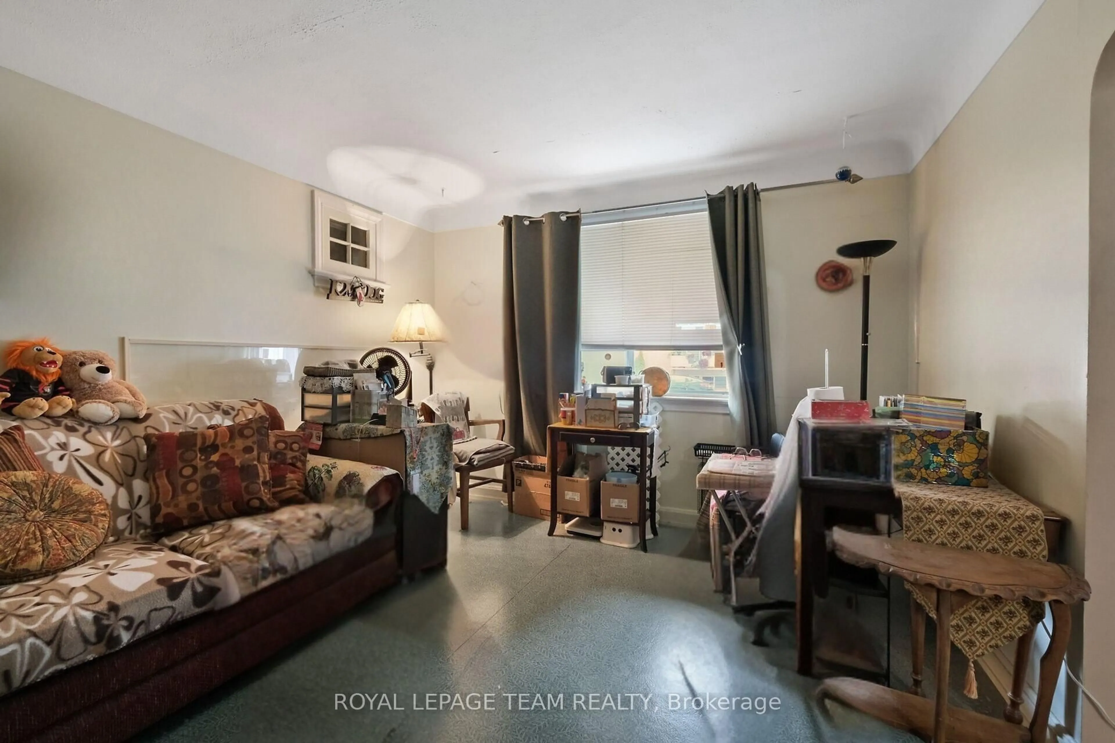 Living room with furniture, unknown for 1424 Rosenthal Ave, Ottawa Ontario K1Z 8H9