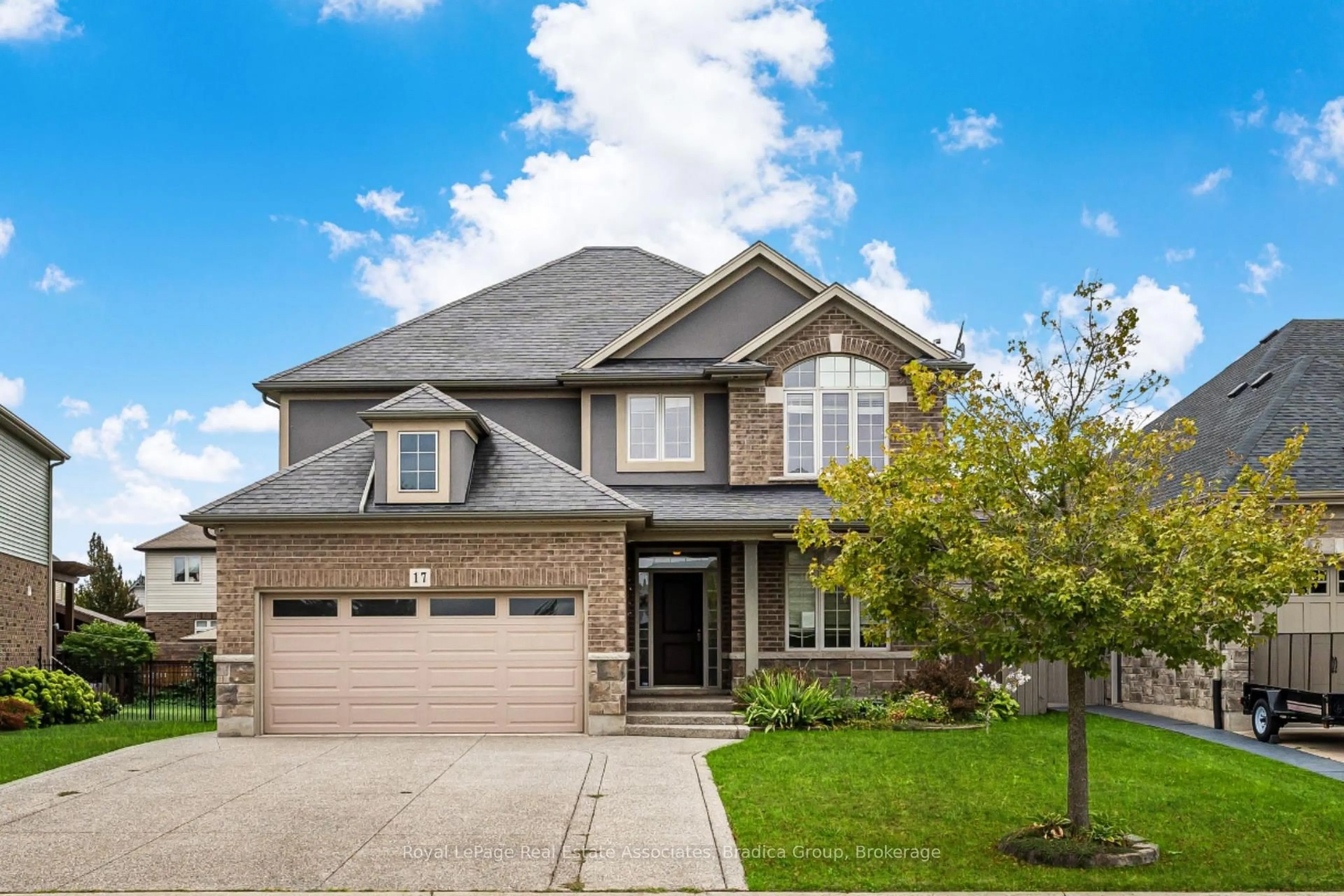 Home with brick exterior material, street for 17 Trailwood Dr, Welland Ontario L3C 0B6