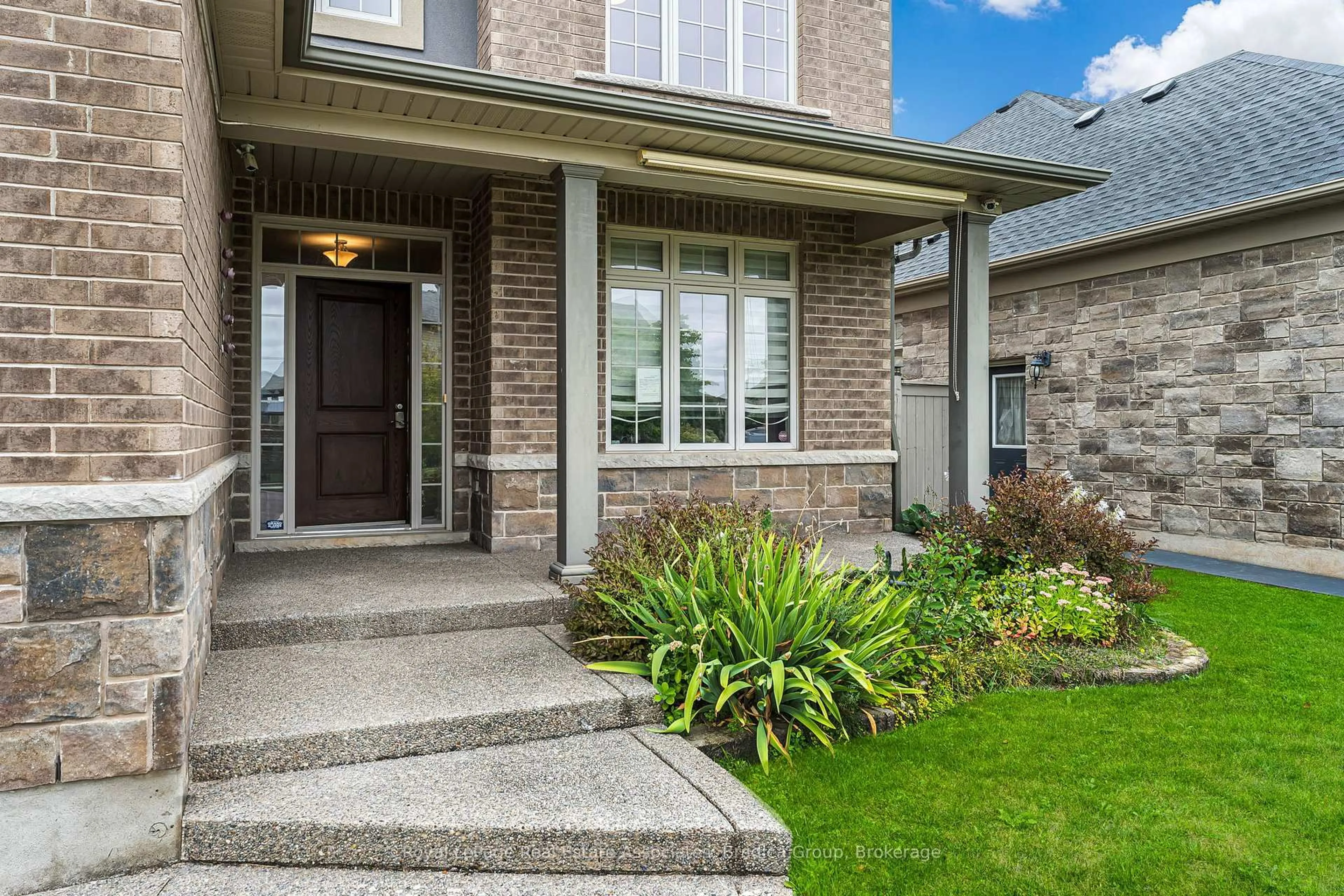 Home with brick exterior material, street for 17 Trailwood Dr, Welland Ontario L3C 0B6
