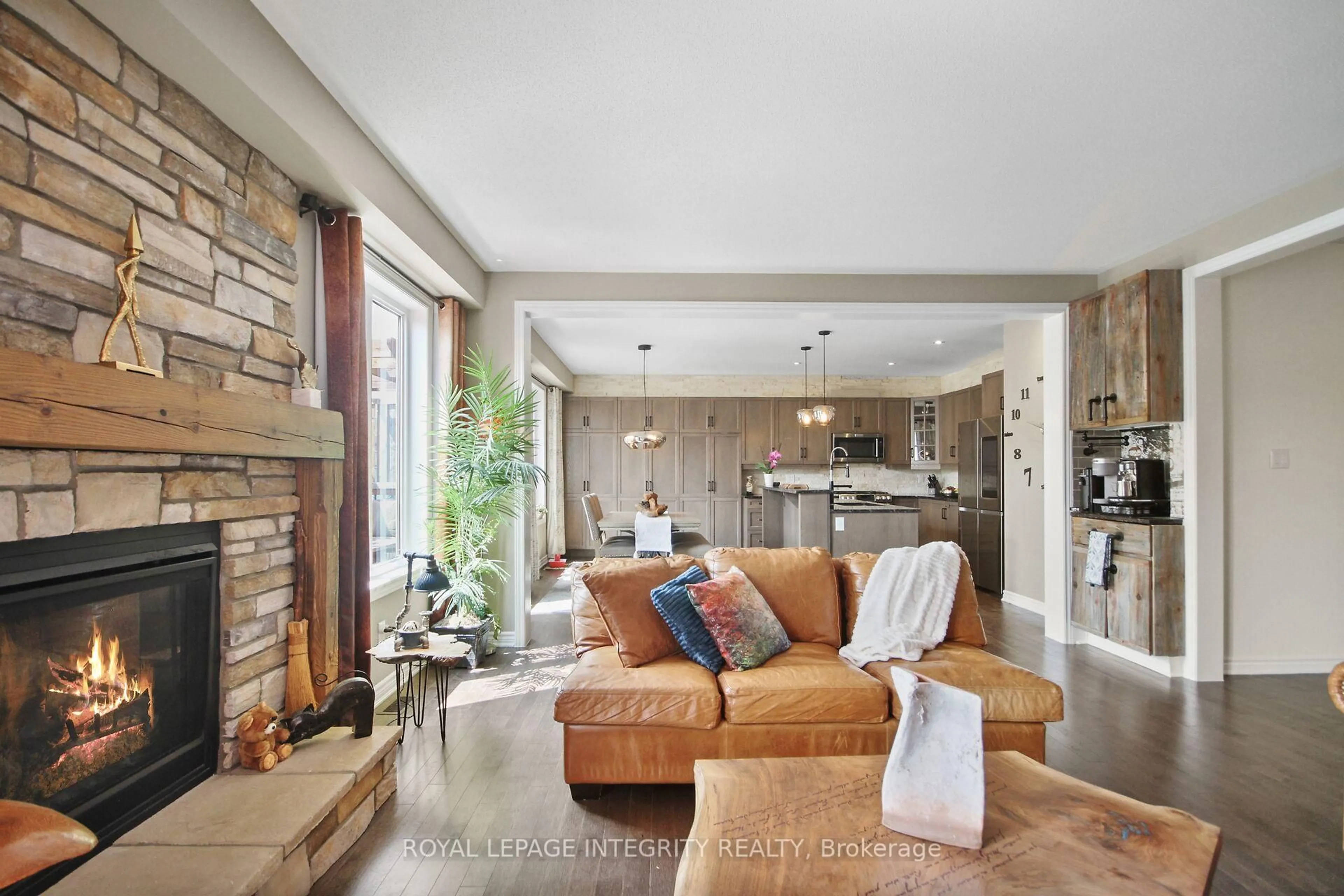 Living room with furniture, ceramic/tile floor for 318 Everglade Way, Ottawa Ontario K2M 0K9