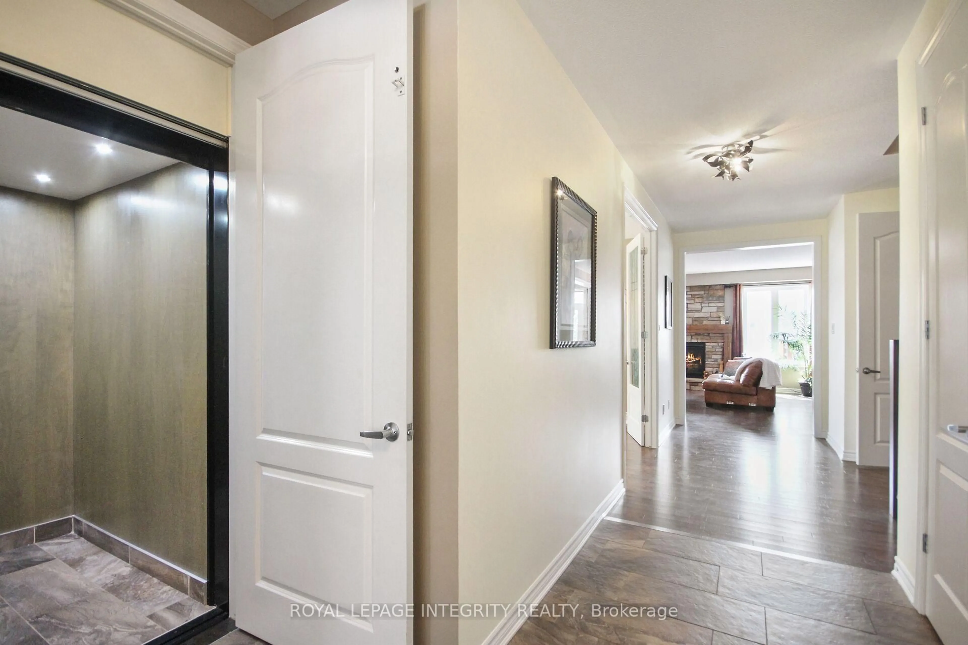 Indoor entryway for 318 Everglade Way, Ottawa Ontario K2M 0K9